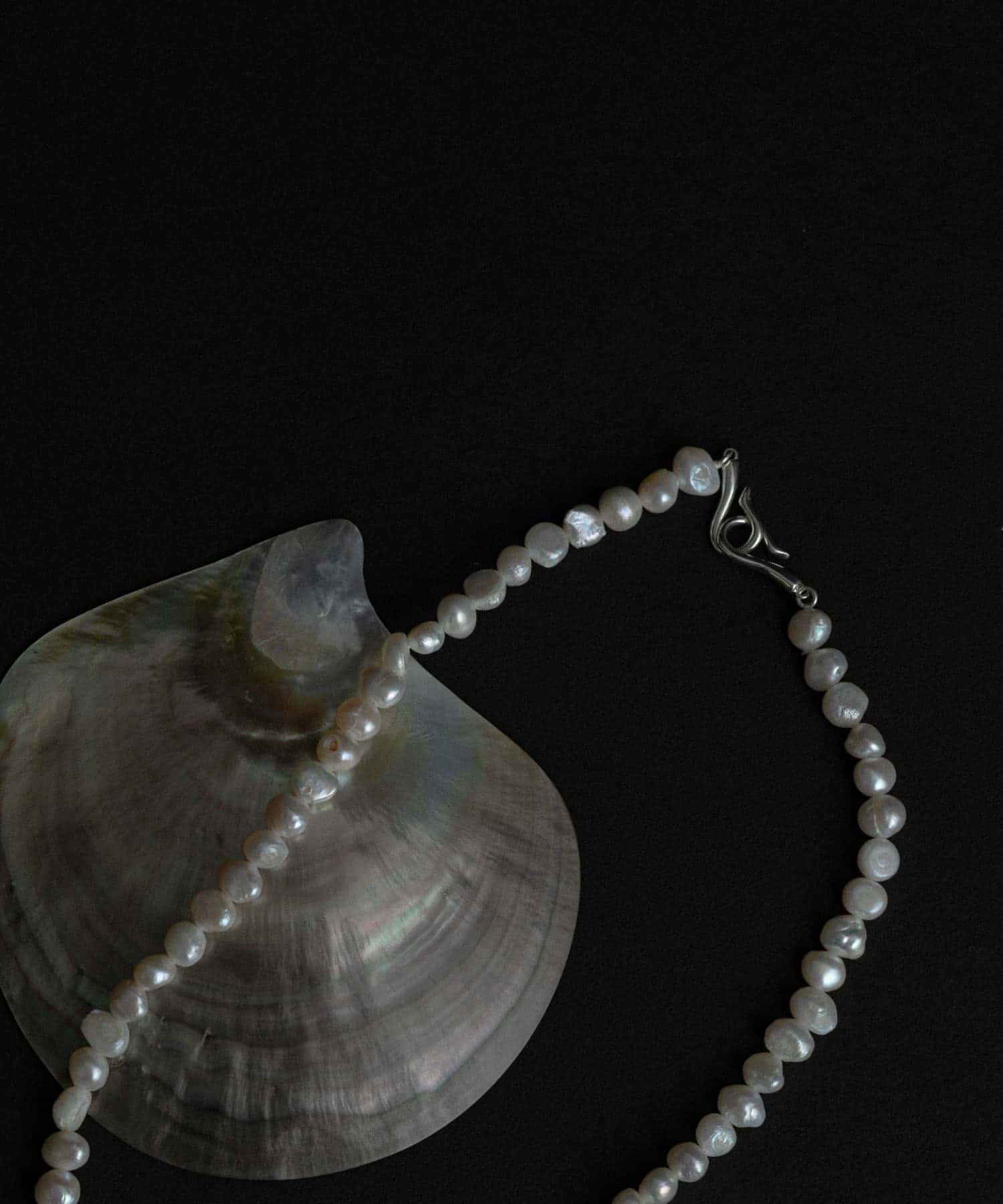SMELLY so’　pearl hook necklace IVO -