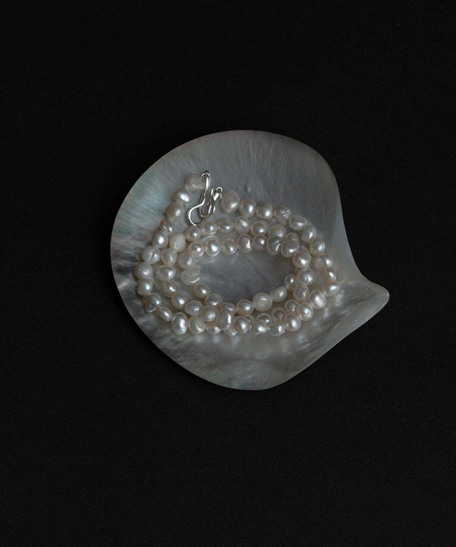 SMELLY so’　pearl hook necklace IVO -