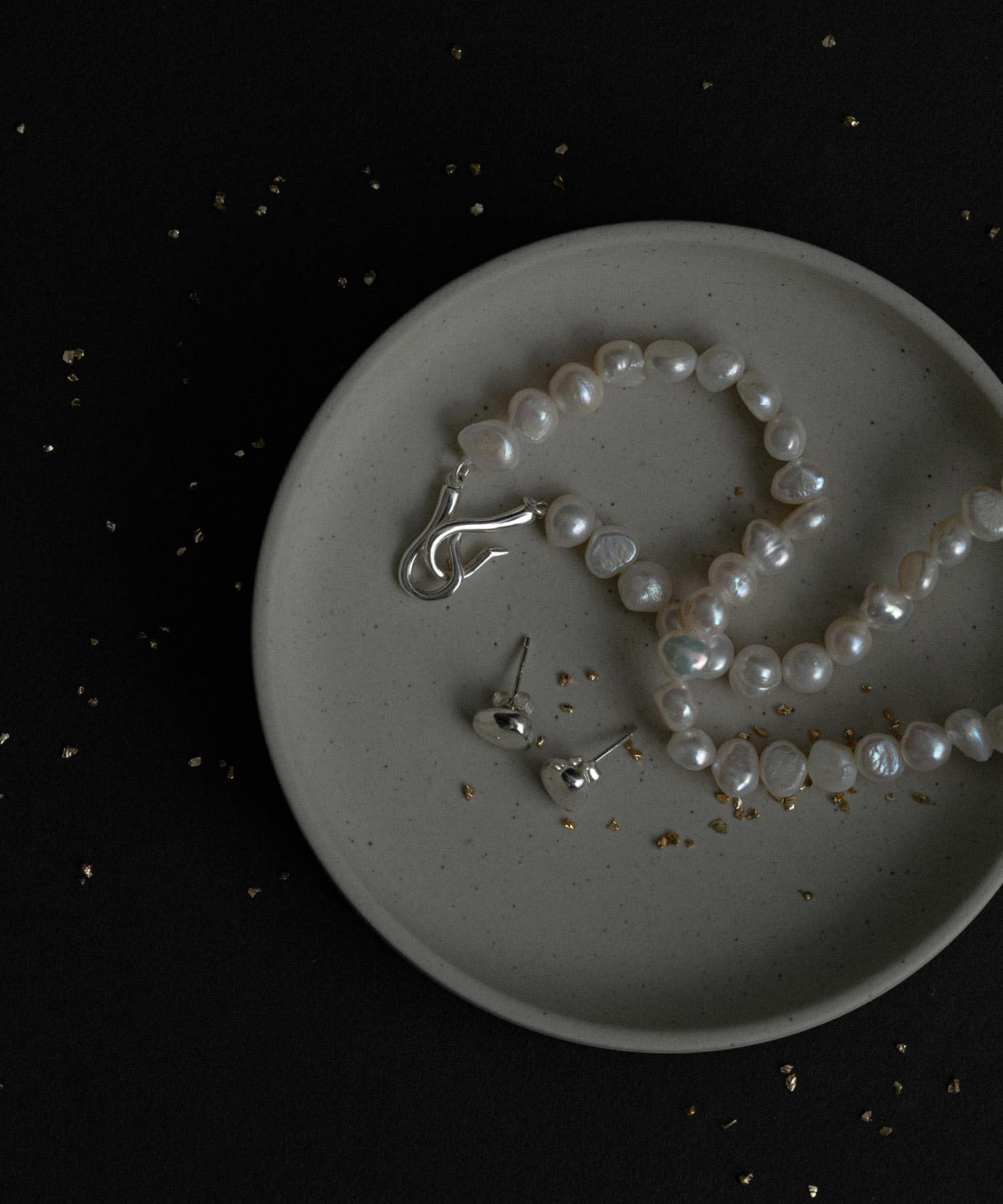 SMELLY so’　pearl hook necklace IVO -