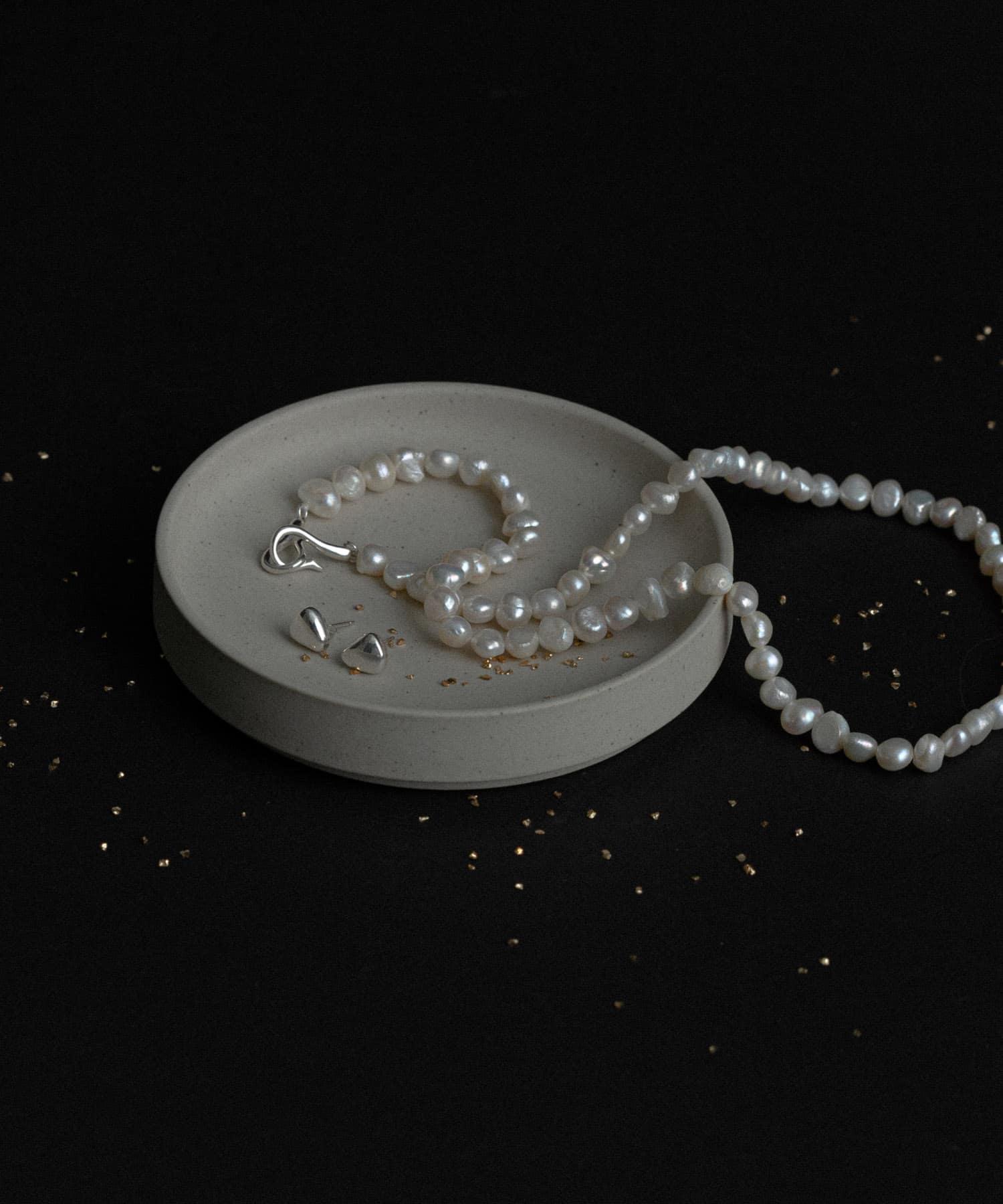SMELLY so’　pearl hook necklace IVO -