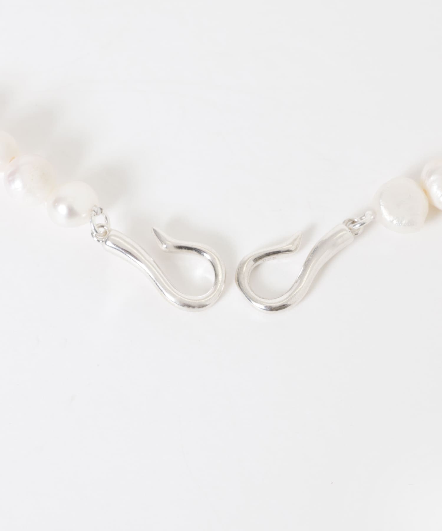 SMELLY so’　pearl hook necklace IVO -