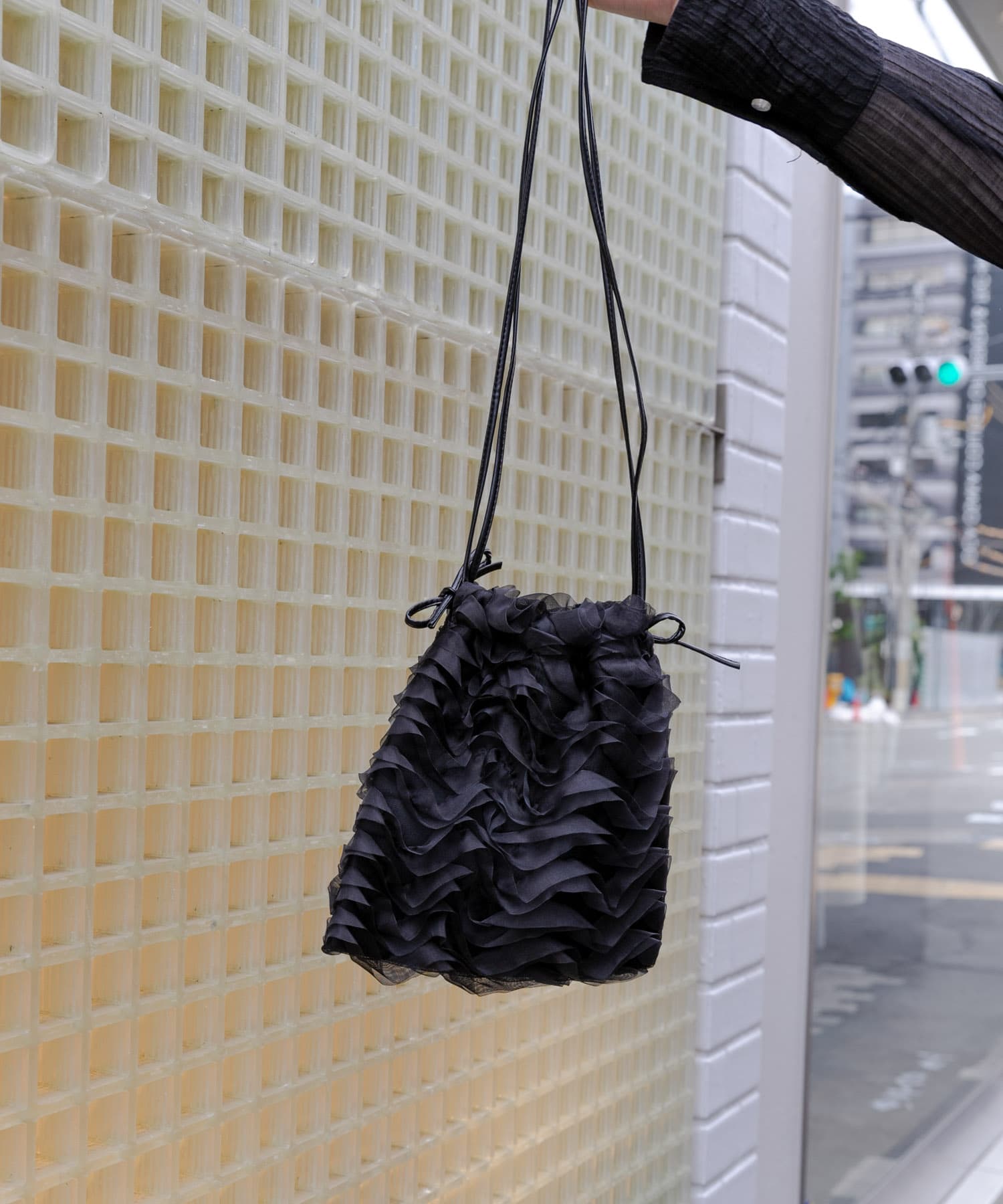 チュールフリルキンチャクショルダー BLK -