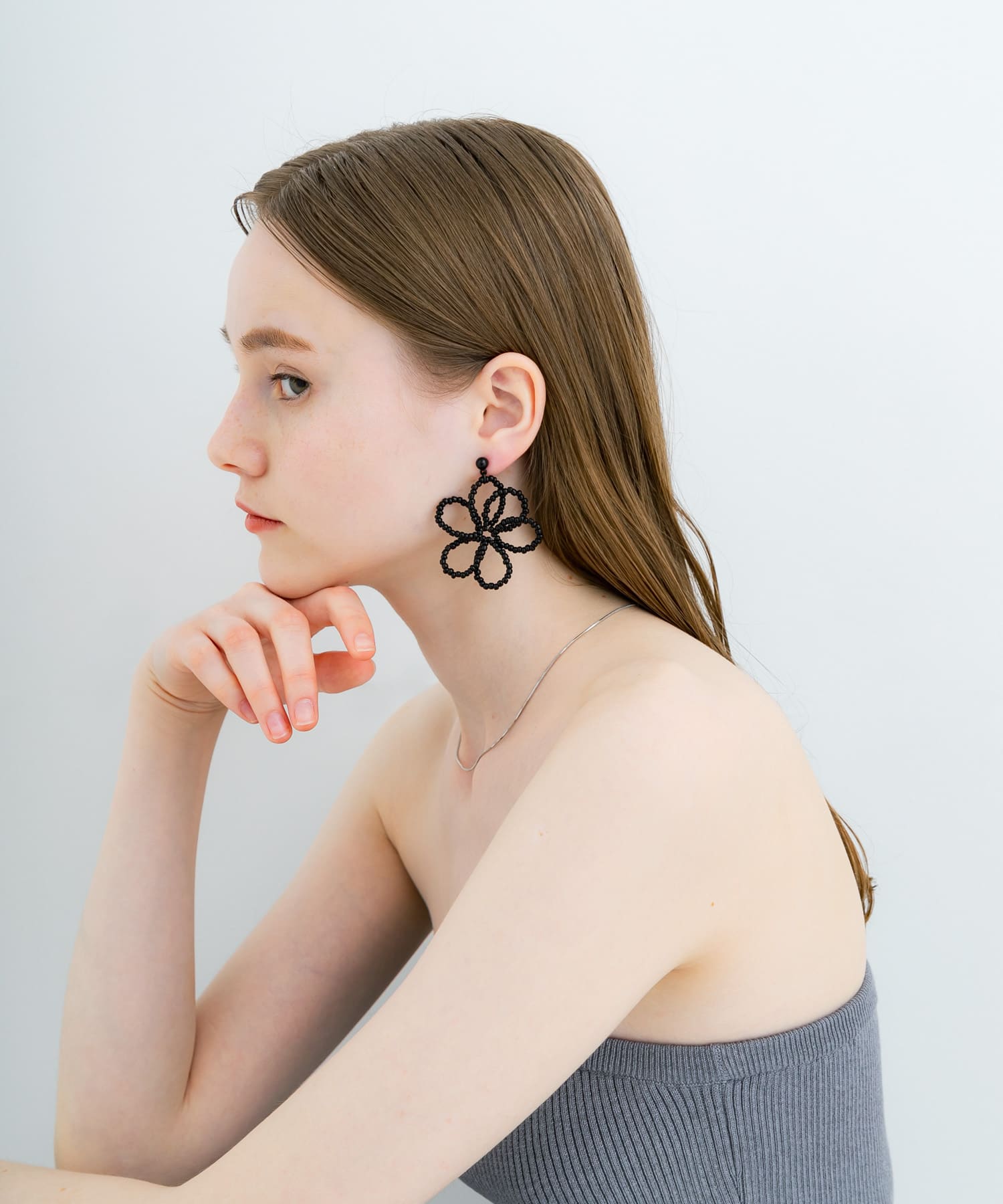 ボリュームビーズフラワーピアス BLK -