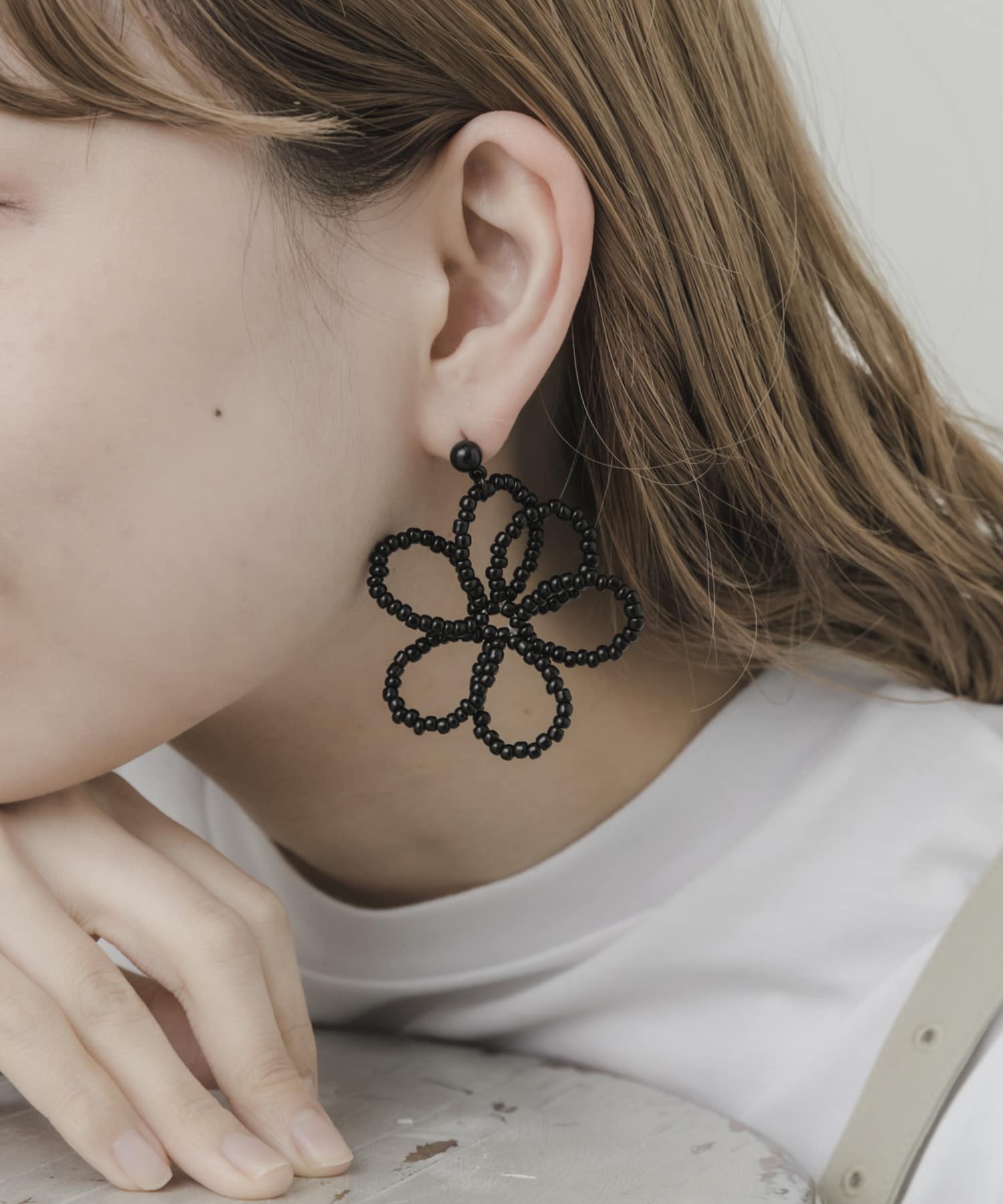 ボリュームビーズフラワーピアス BLK -