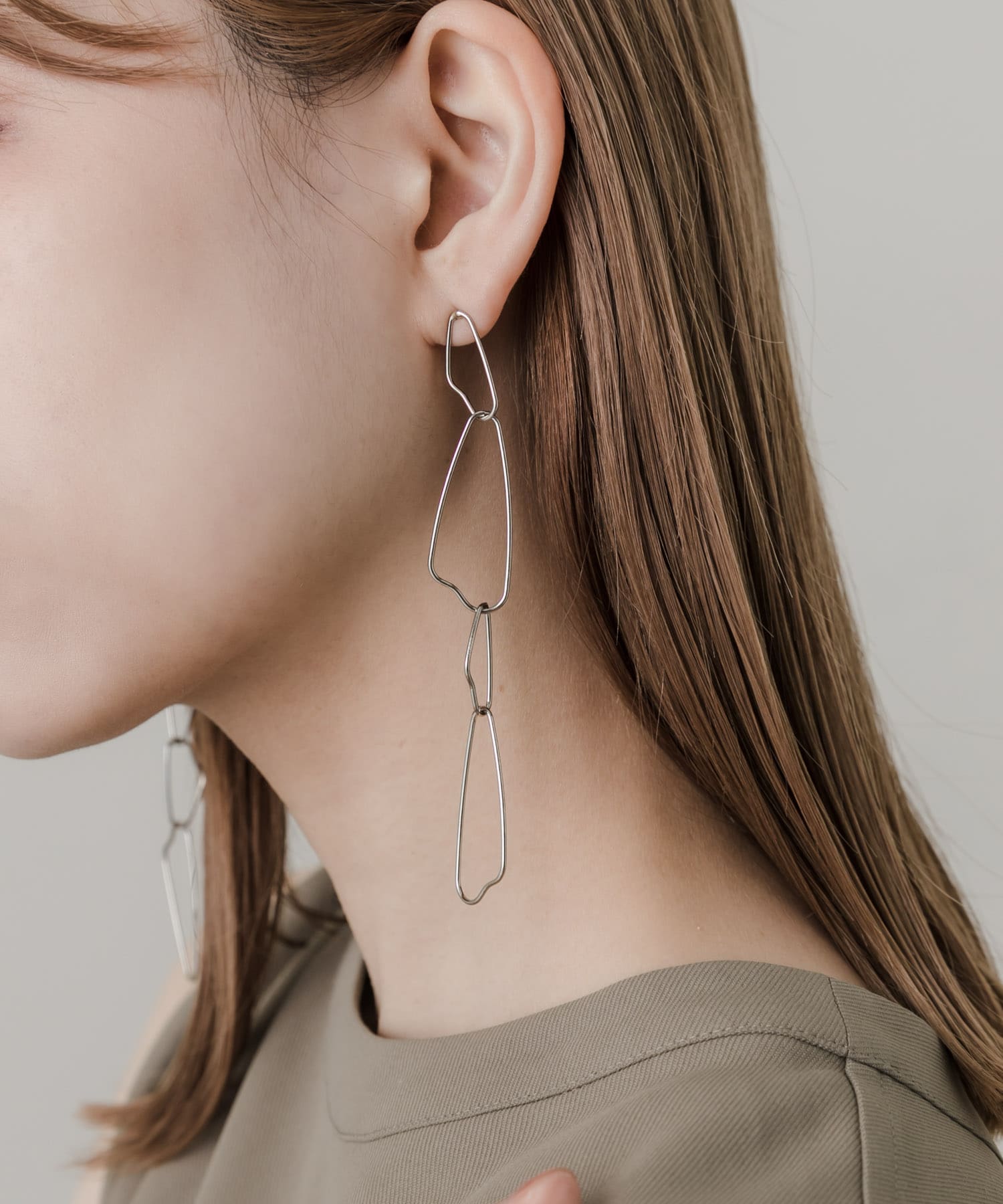 メタルフレームスウィングピアス SLV -