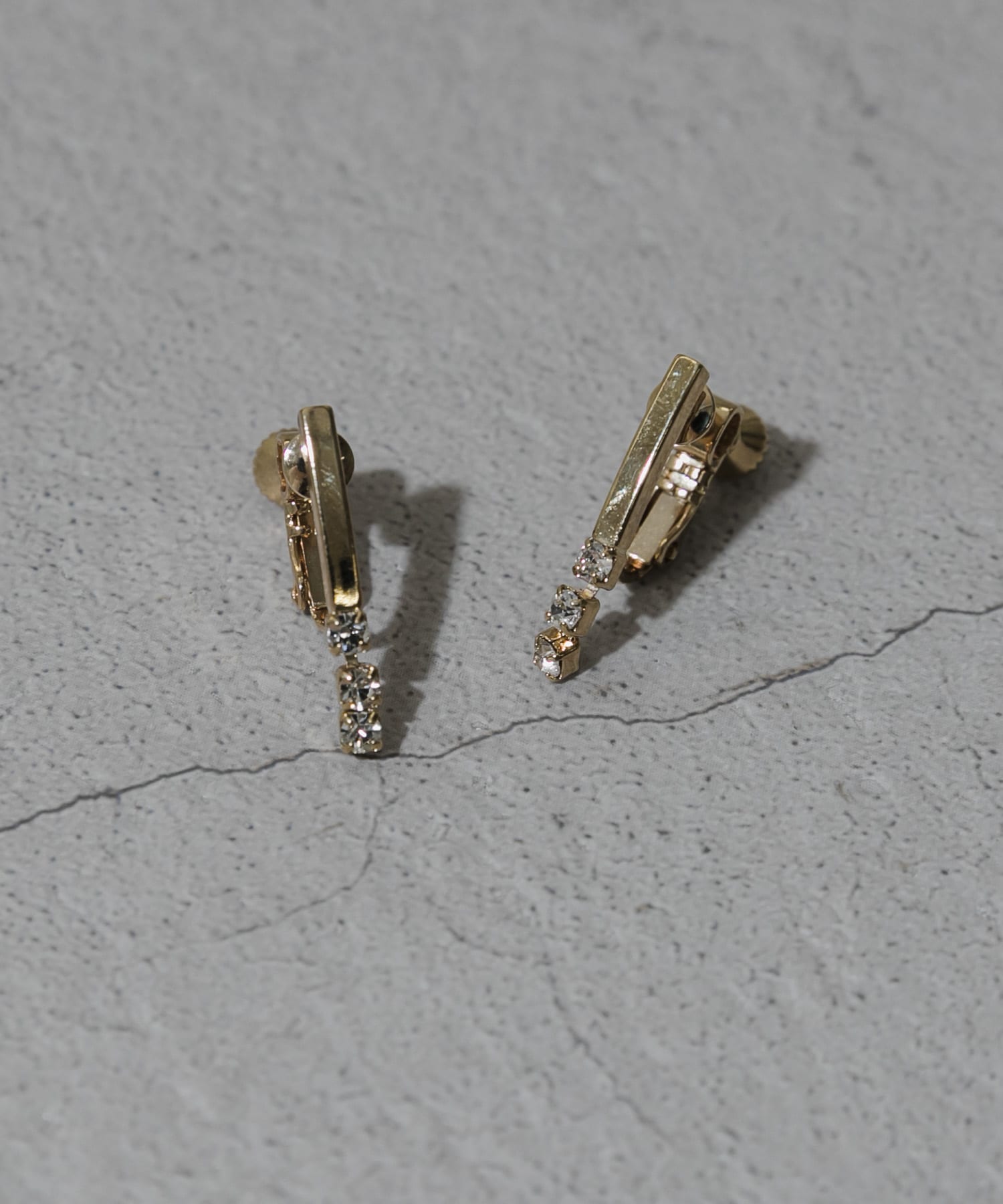 ミニビジューメタルバーイヤリング GLD -