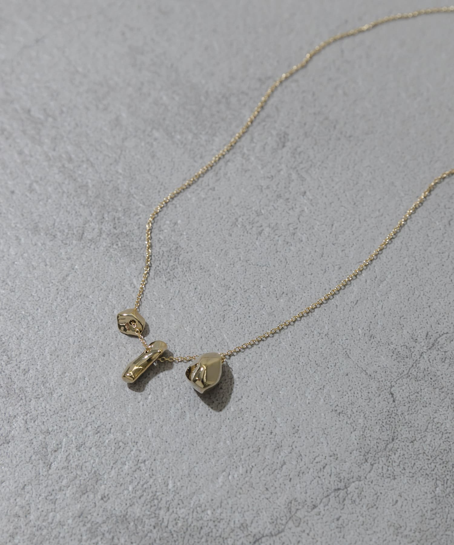 スリーニュアンストップネックレス GLD -