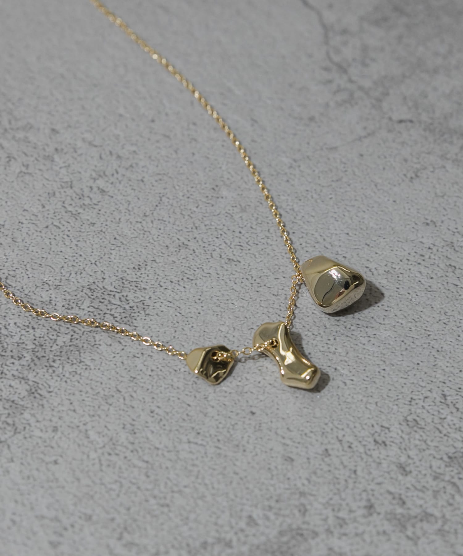 スリーニュアンストップネックレス GLD -