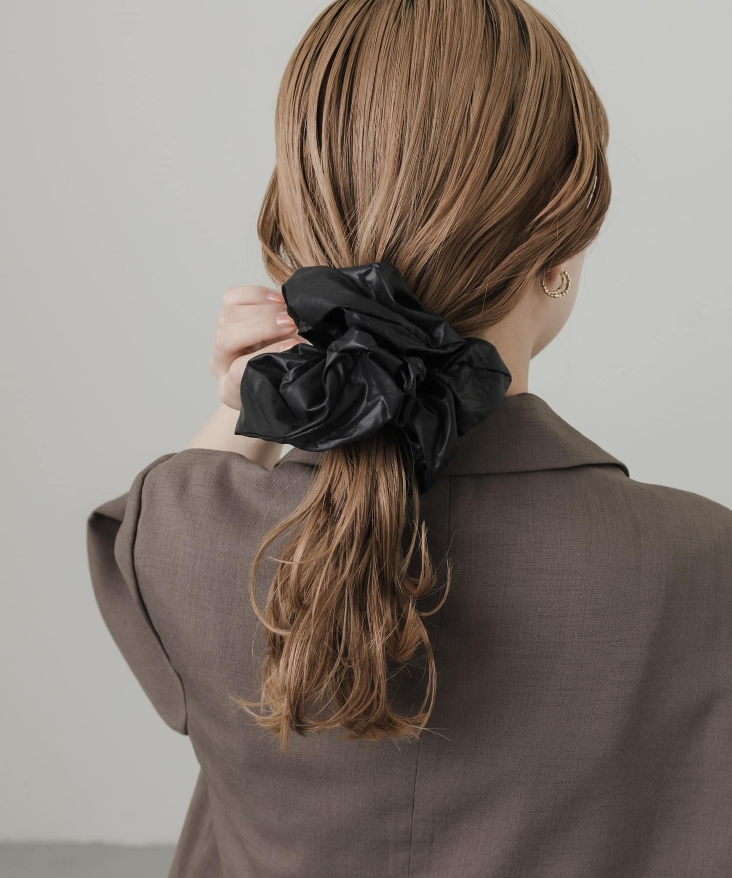 ボリュームシュシュ BLK -