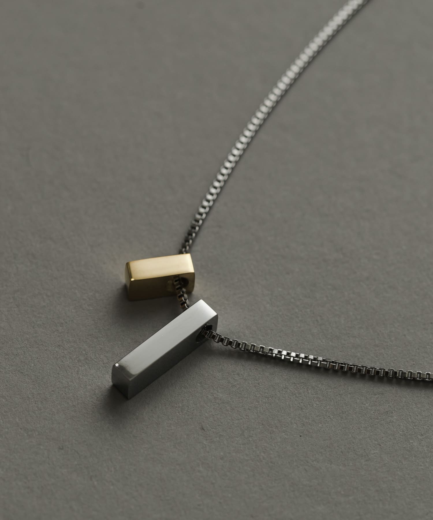 ステンレスコンビトップスクエアネックレス SLV/GLD -
