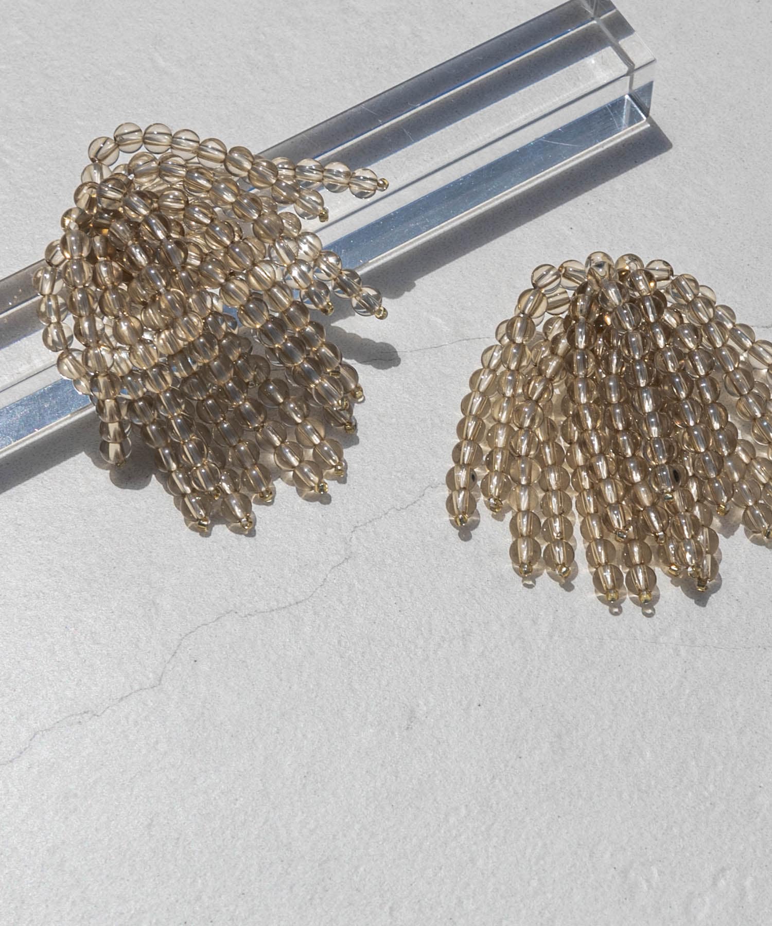 カラービーズシャワーピアス BEG -