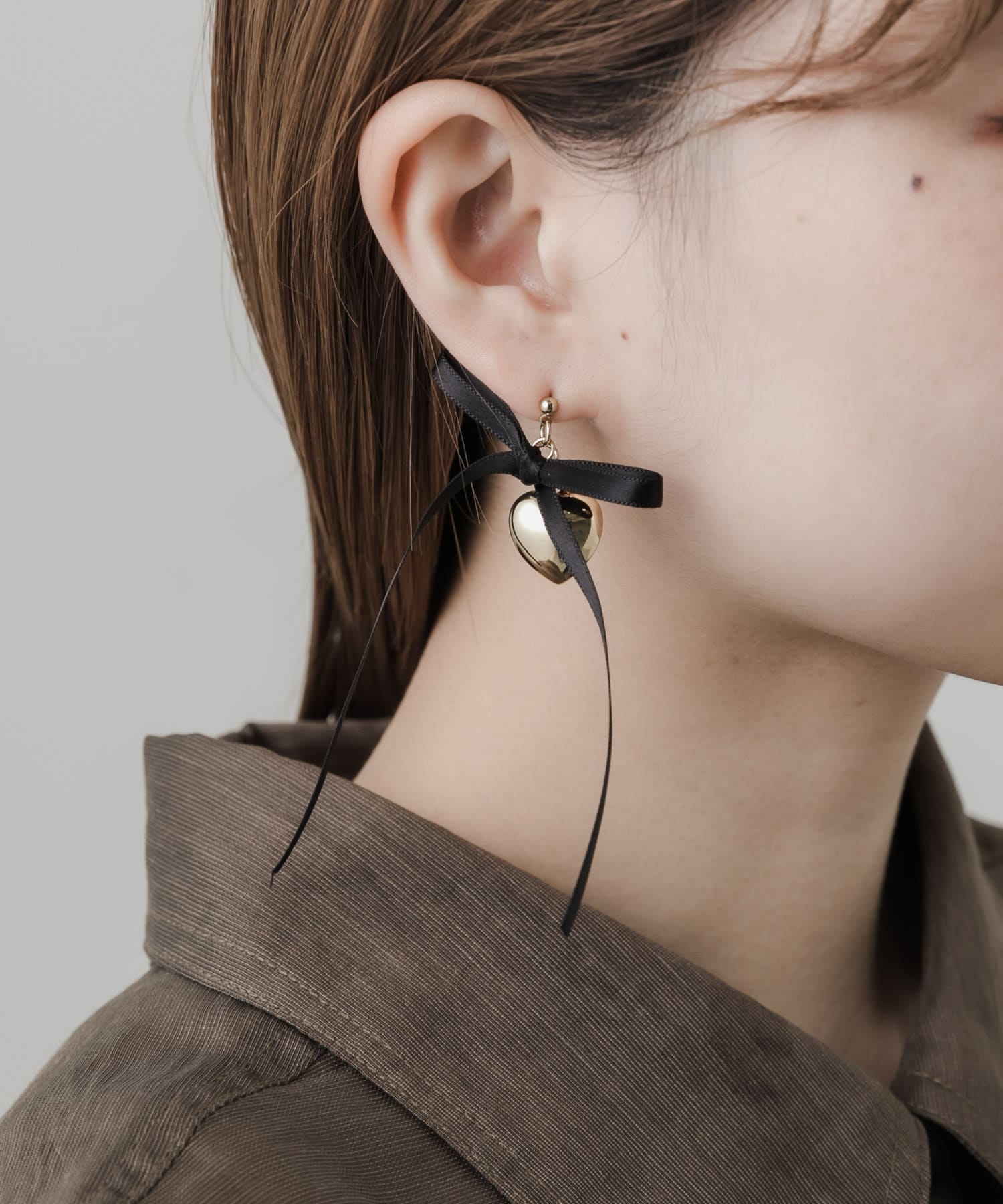 サテンリボンハートピアス GLD/BLK -