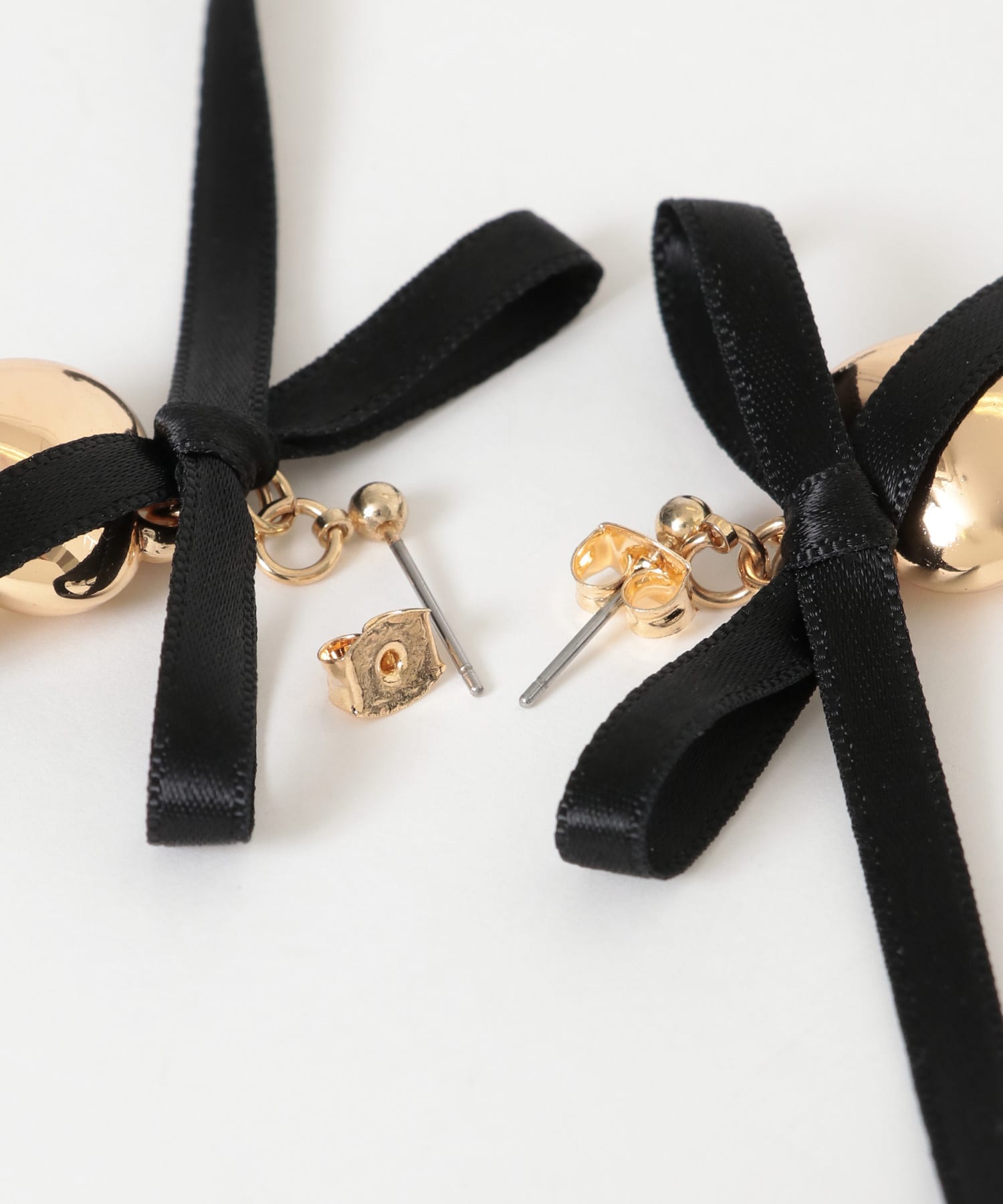 サテンリボンハートピアス GLD/BLK -