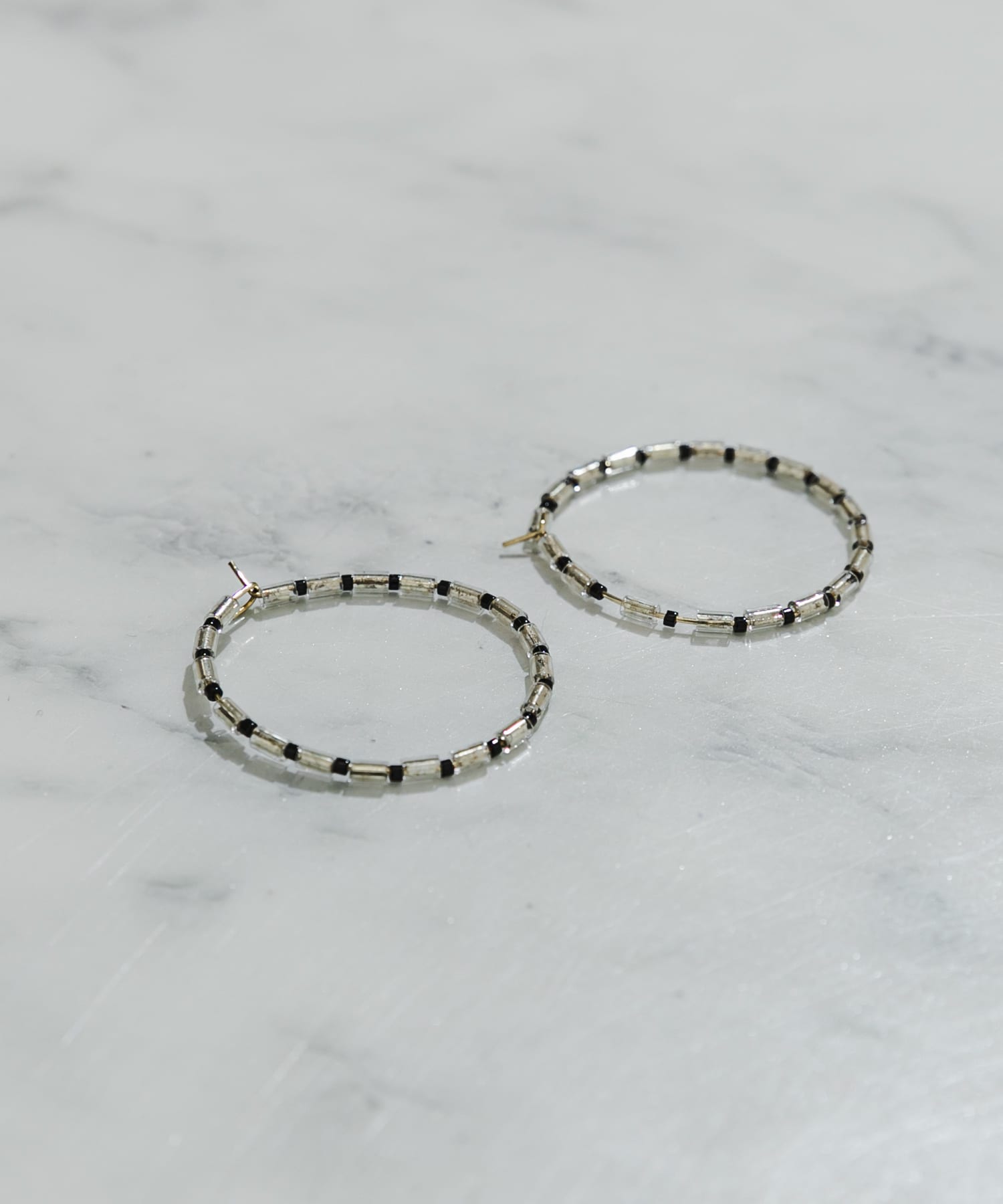 ビーズフープピアス BLK/CLR -