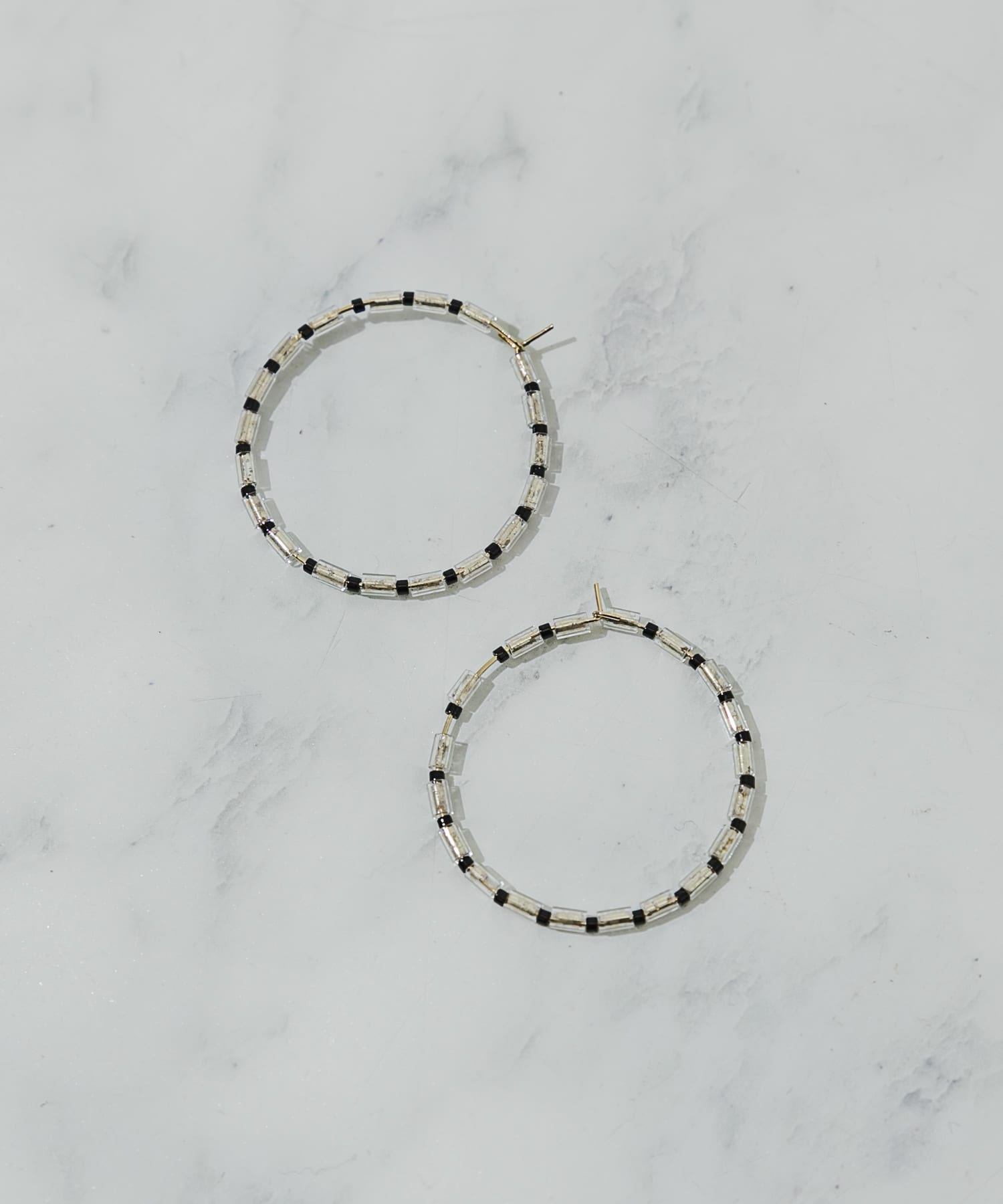 ビーズフープピアス BLK/CLR -