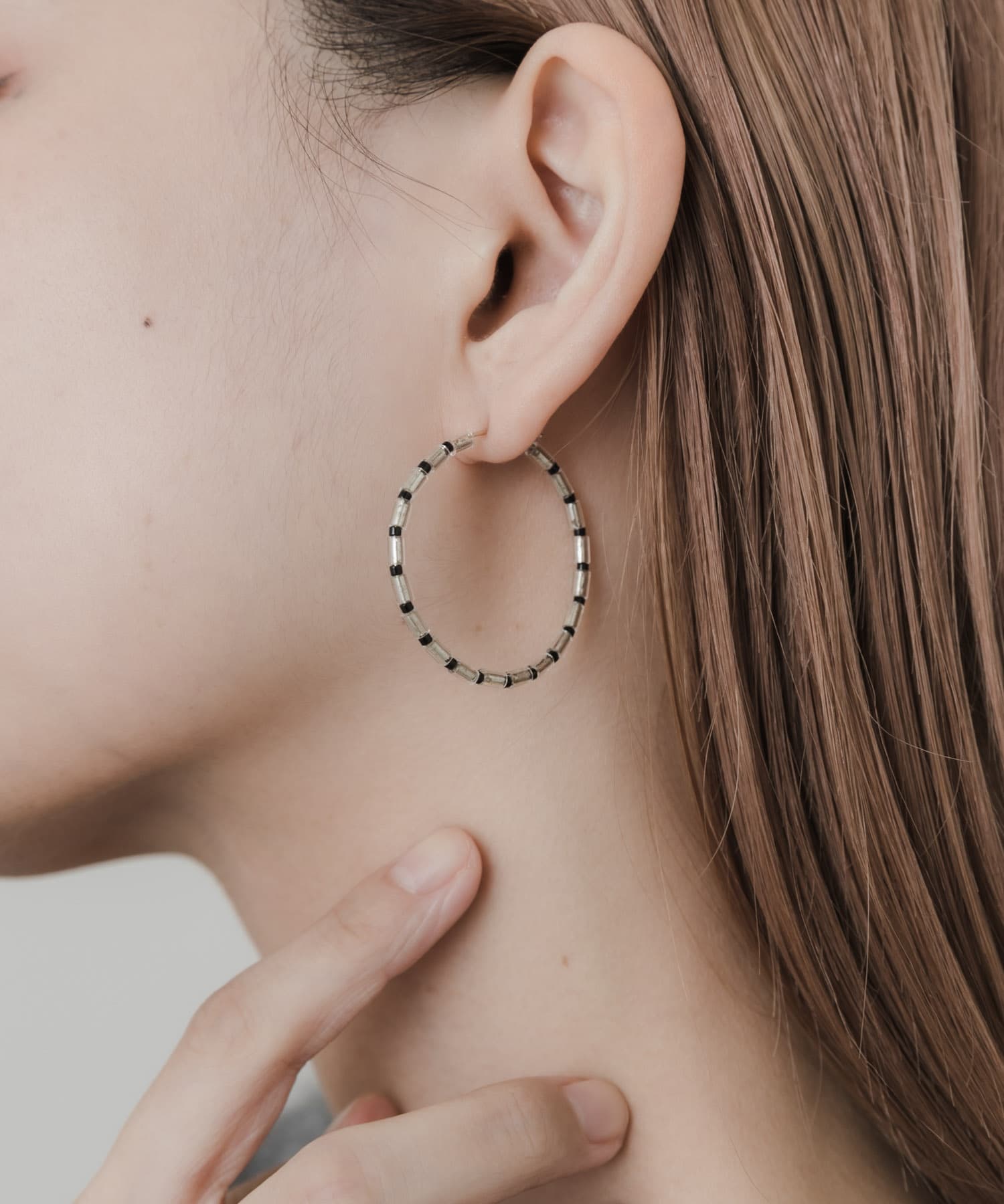 ビーズフープピアス BLK/CLR -