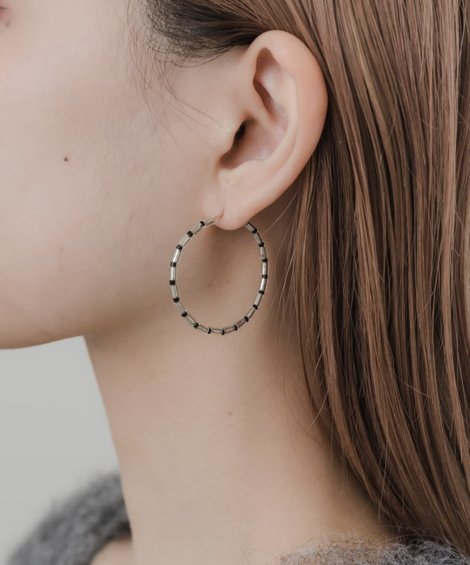 ビーズフープピアス BLK/CLR -