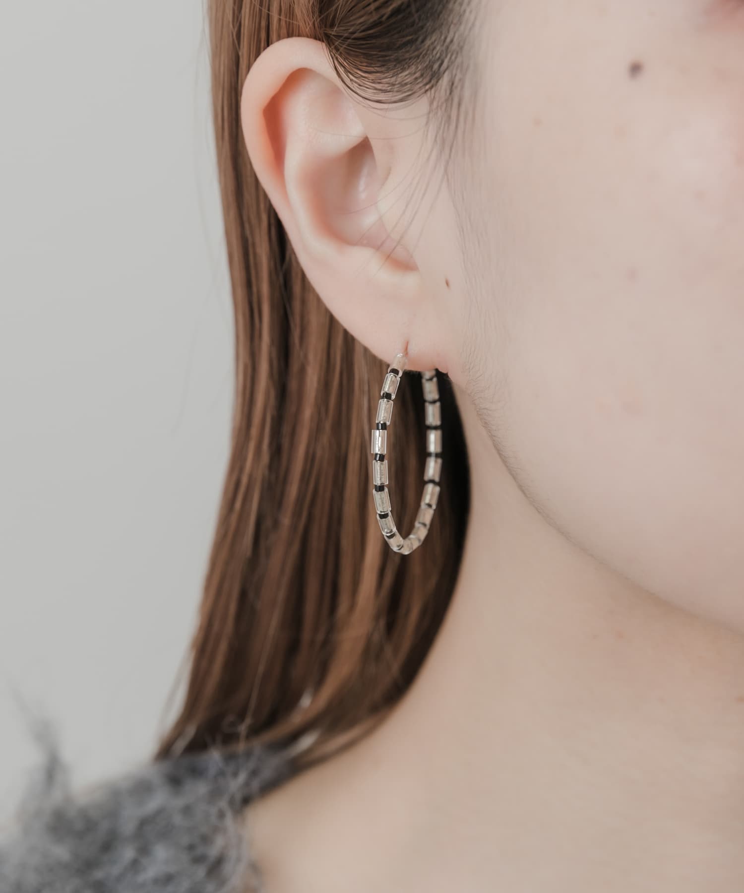 ビーズフープピアス BLK/CLR -