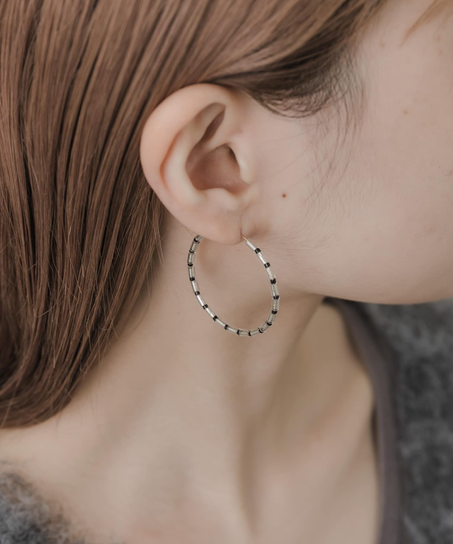 ビーズフープピアス BLK/CLR -