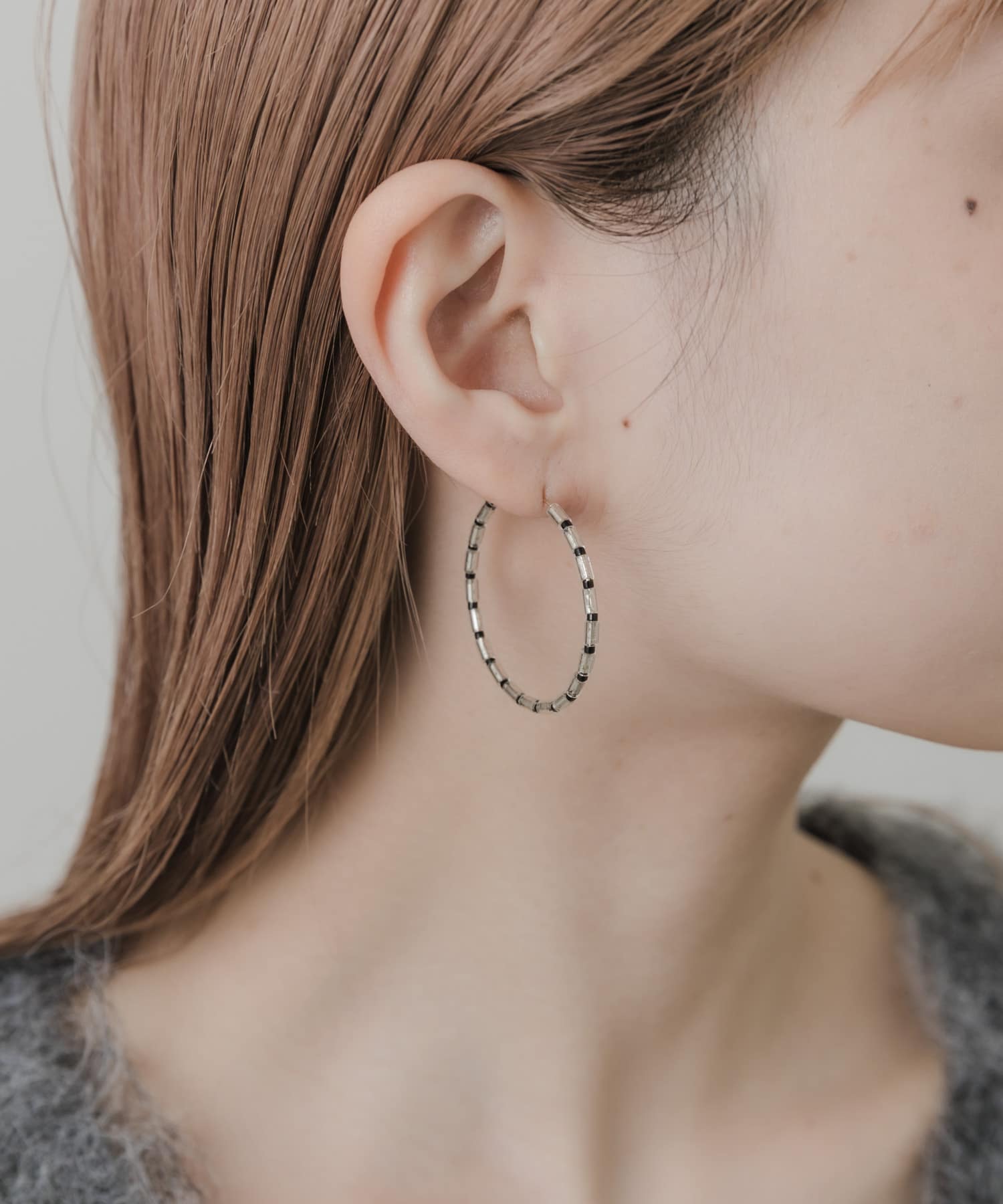 ビーズフープピアス BLK/CLR -