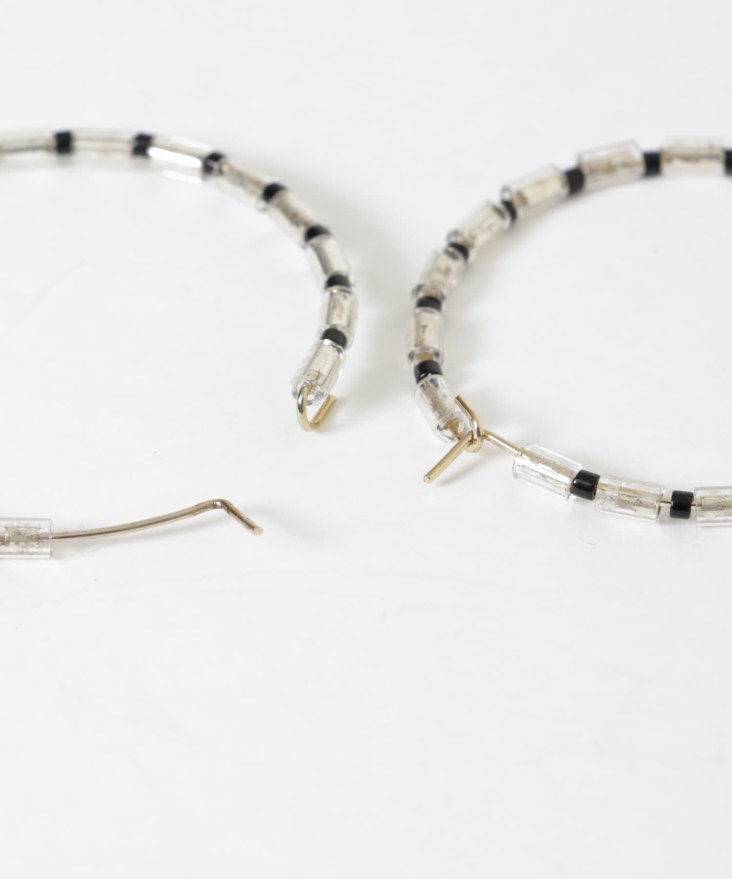 ビーズフープピアス BLK/CLR -