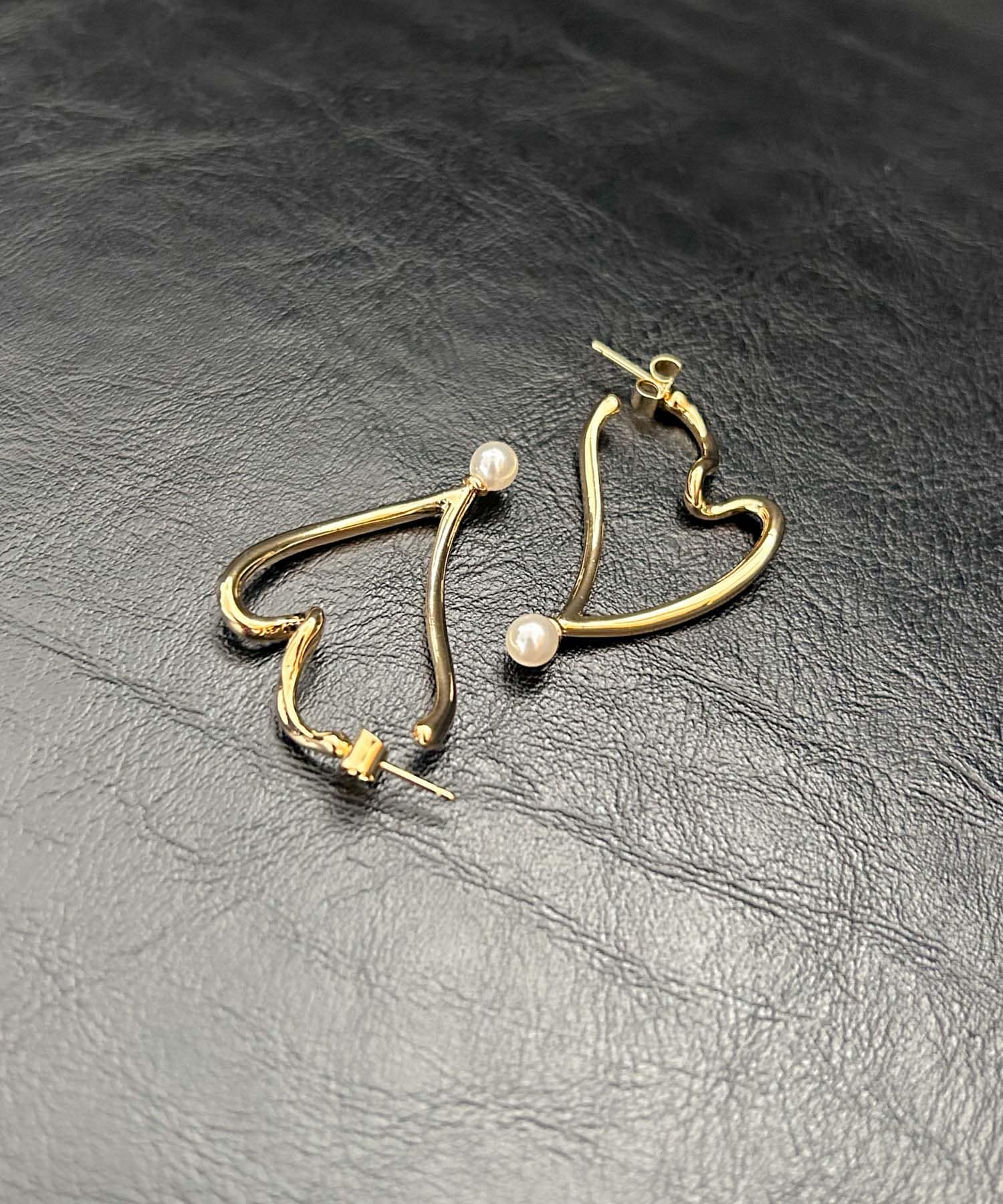 メタルハートモチーフトップパールピアス GLD -
