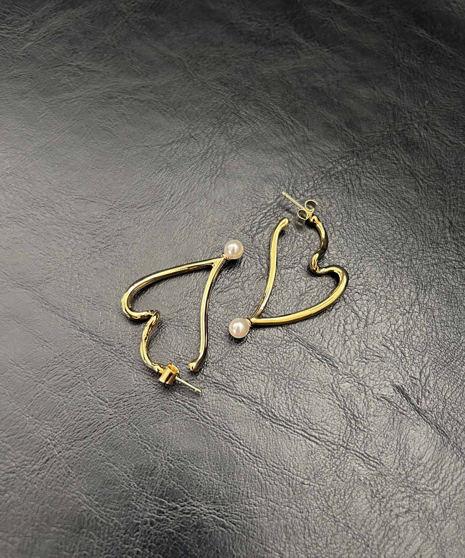 メタルハートモチーフトップパールピアス GLD -