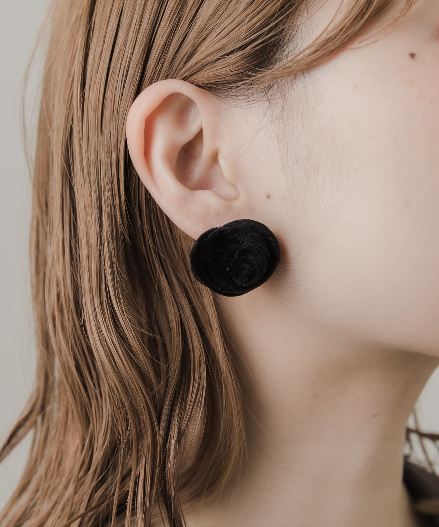 ベロアローズピアス BLK -