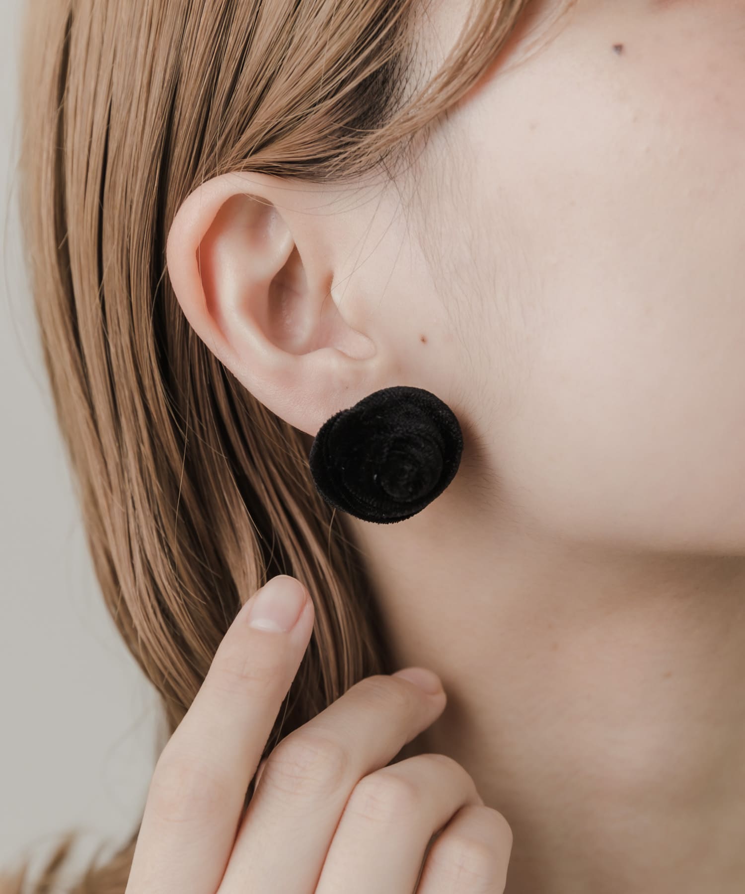 ベロアローズピアス BLK -