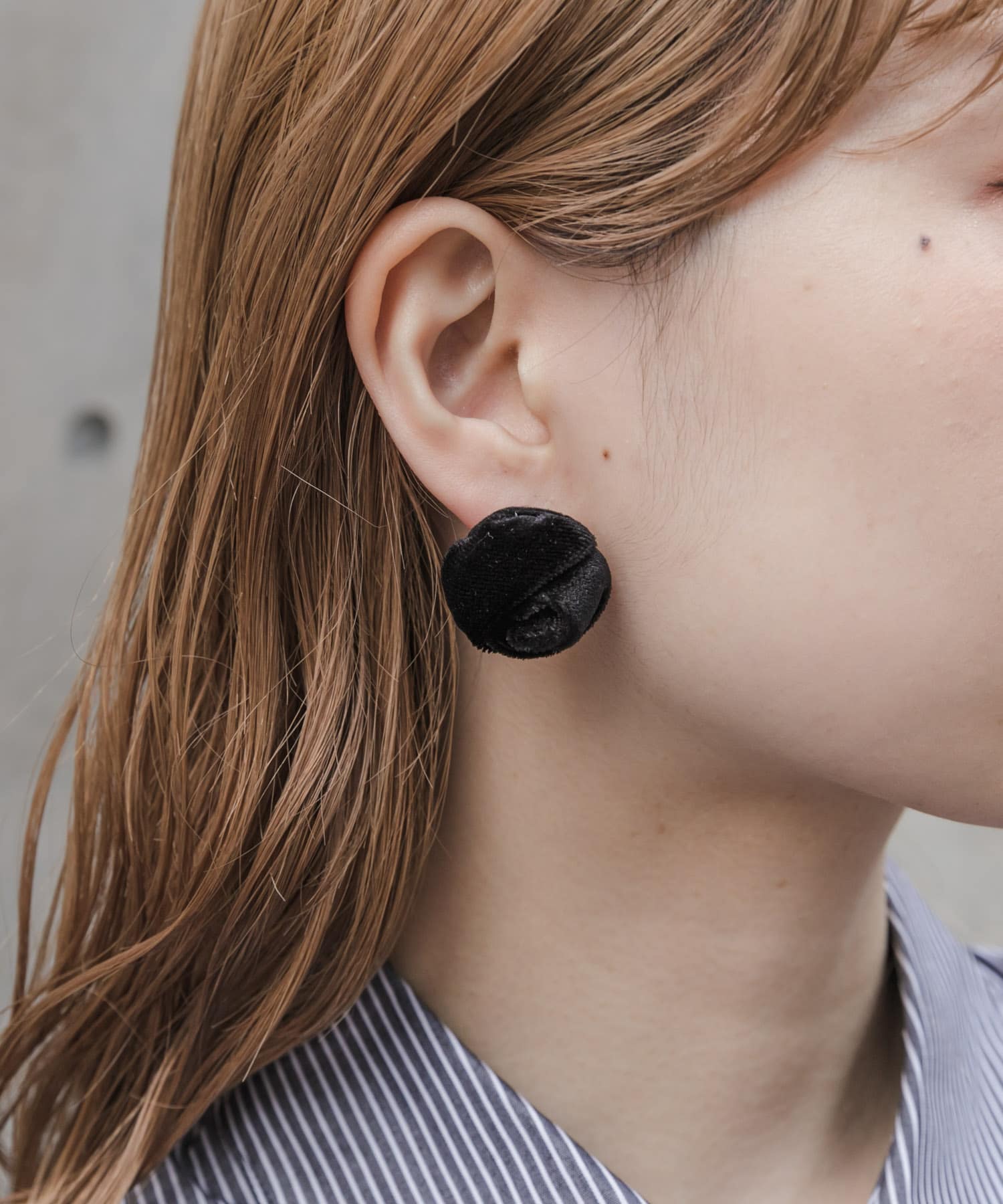 ベロアローズピアス BLK -