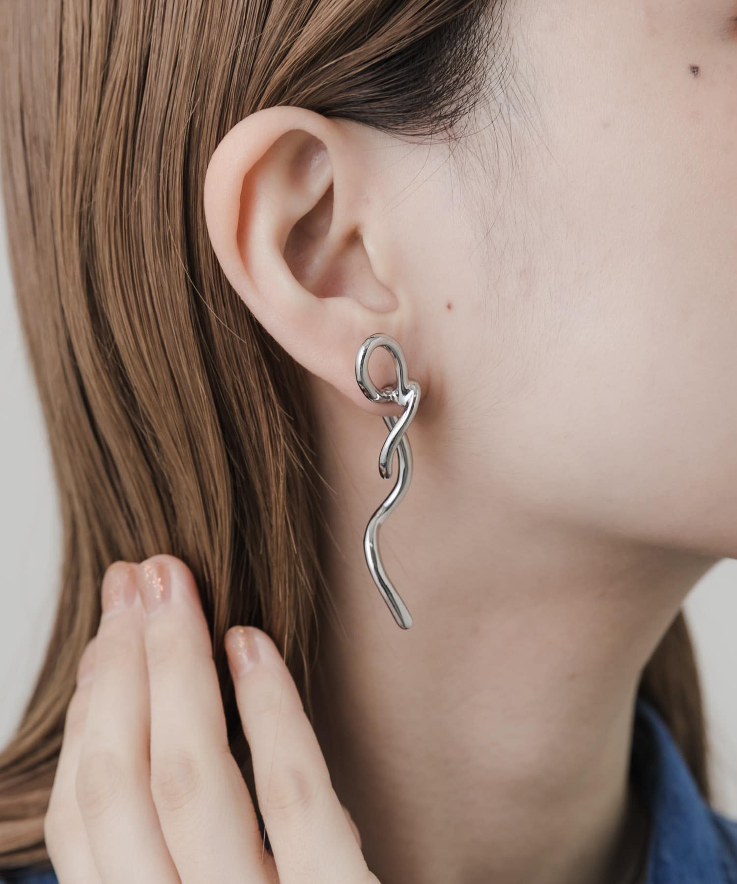 ニュアンスリボンピアス SLV -