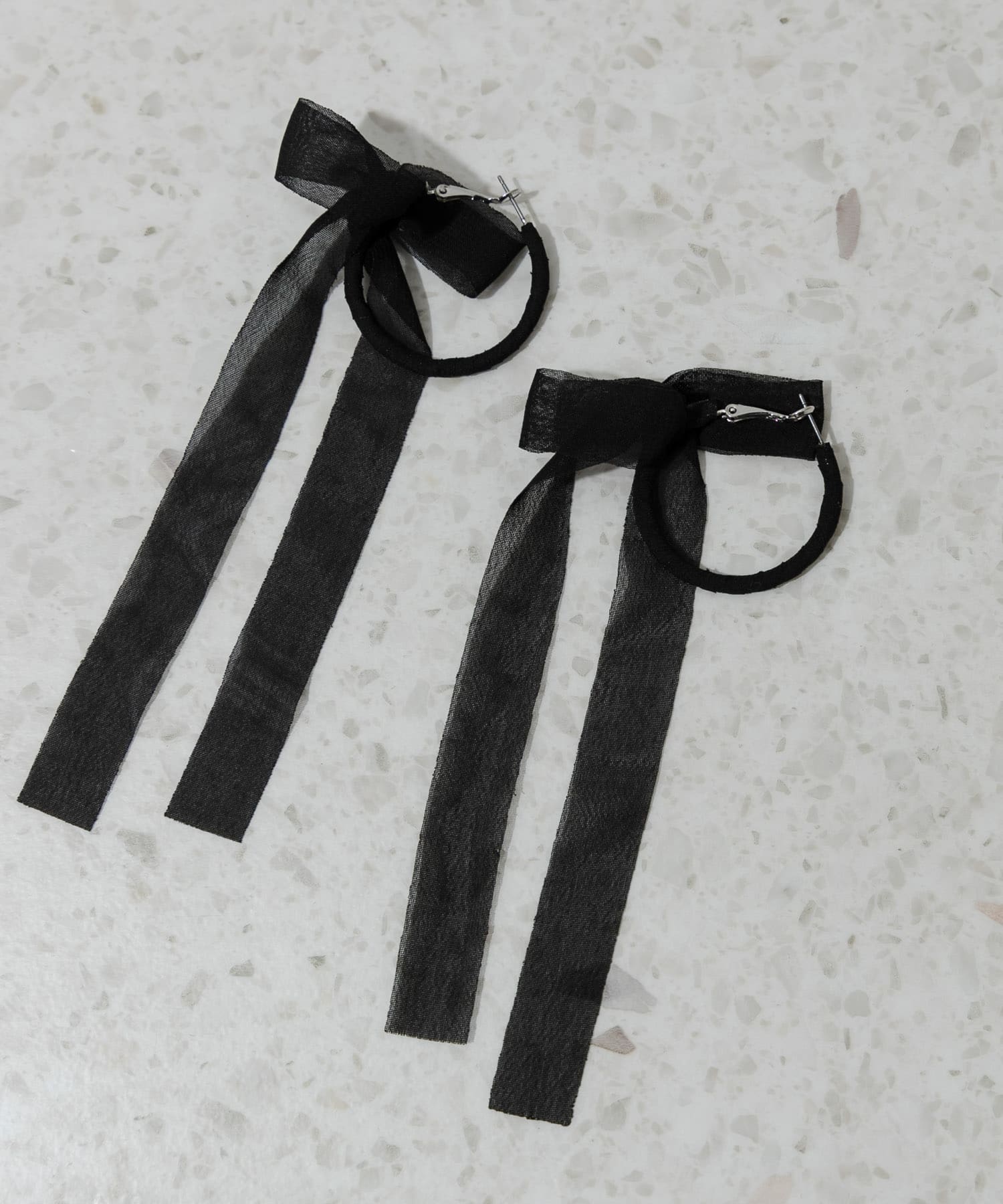 シアーリボンフープピアス BLK -