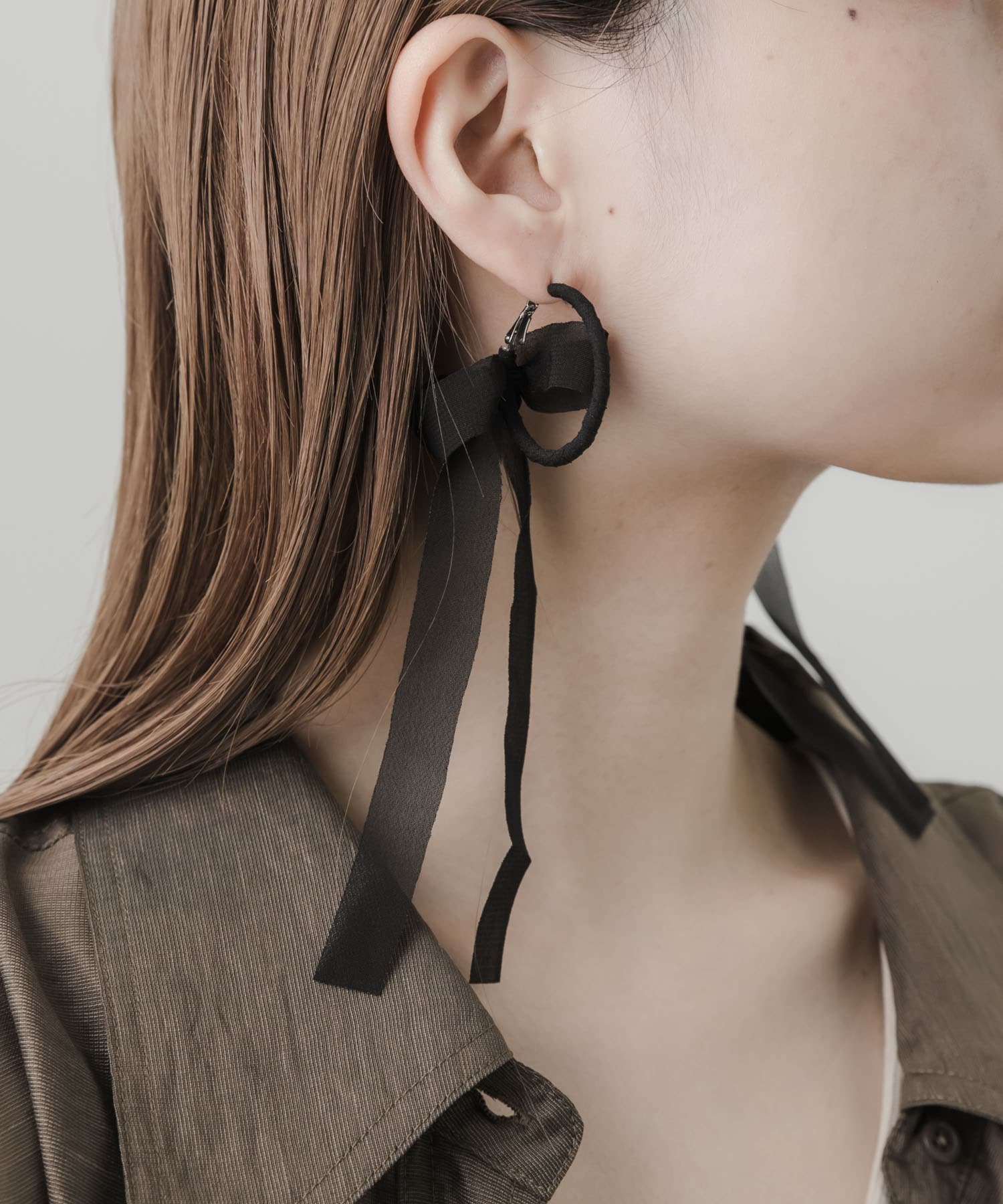 シアーリボンフープピアス BLK -