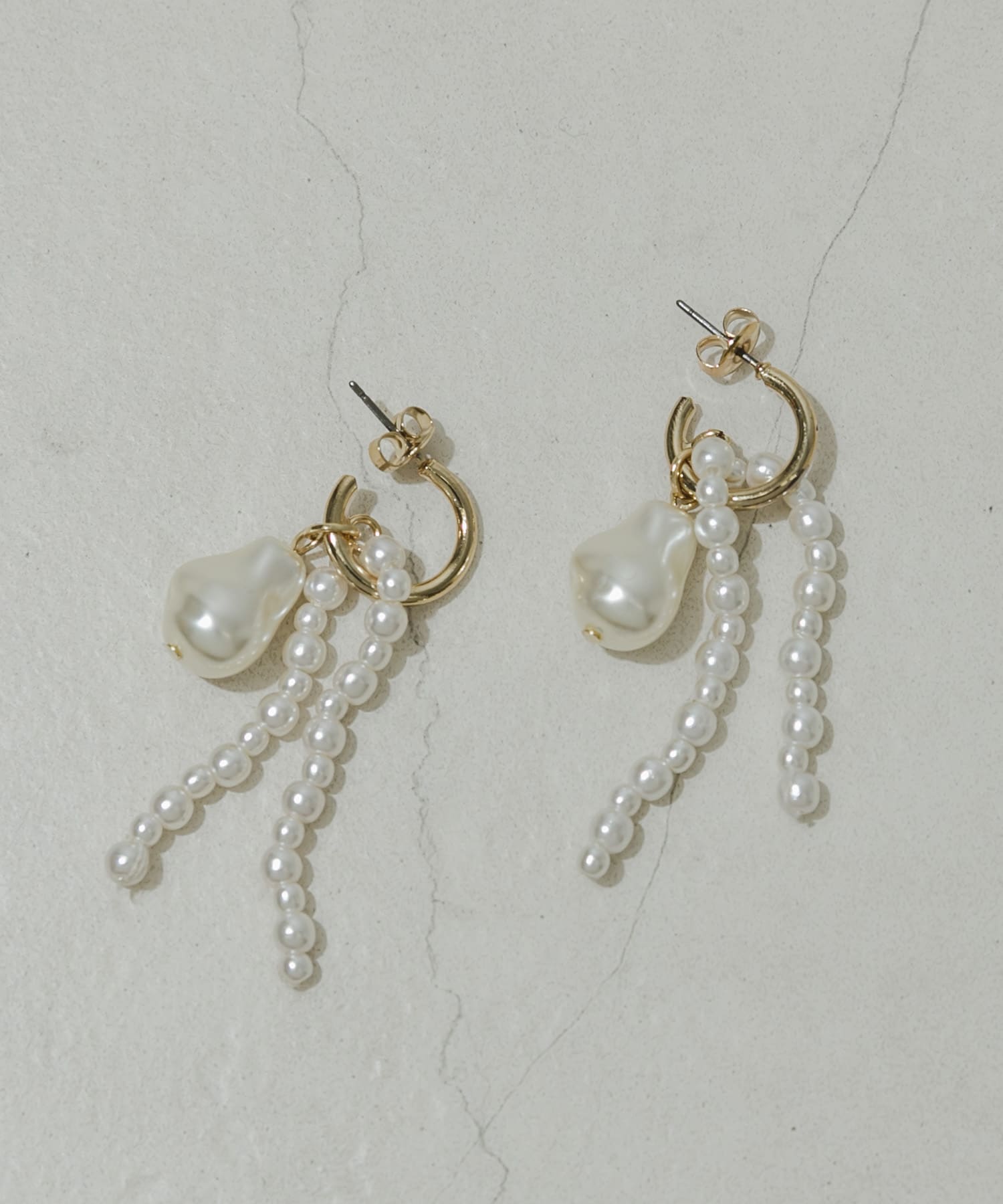 ジュシパールドロップムーンピアス GLD/IVO -