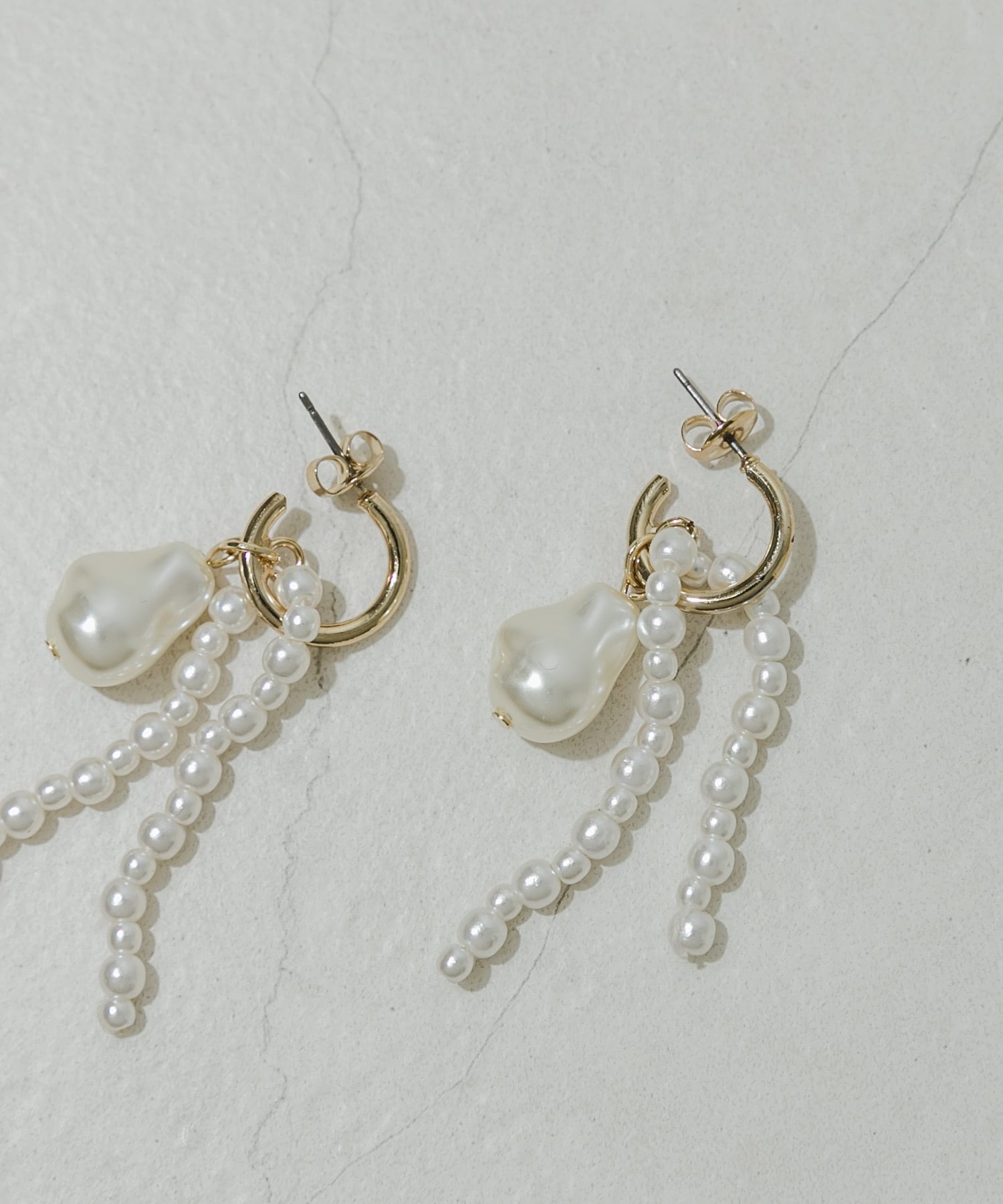 ジュシパールドロップムーンピアス GLD/IVO -