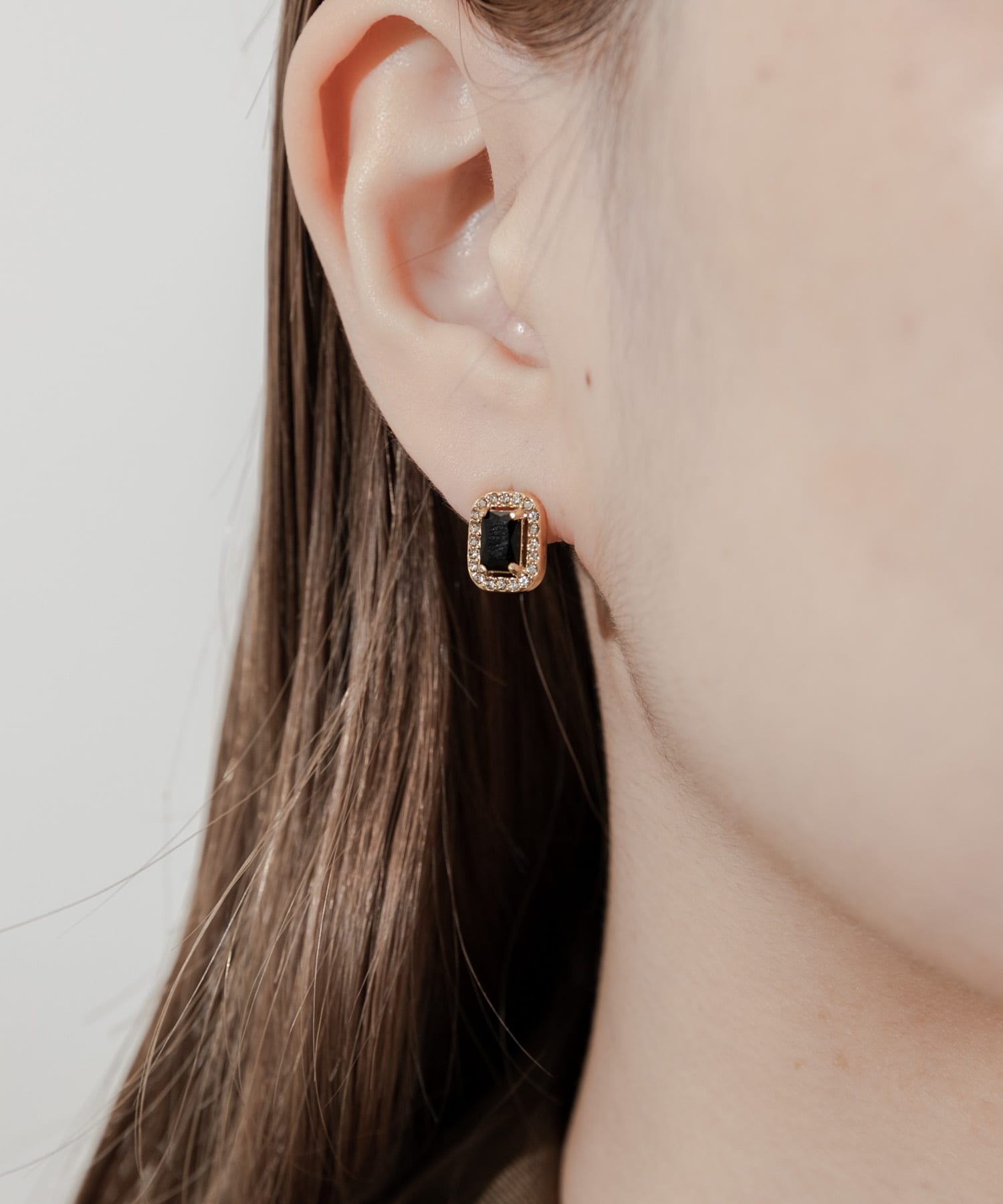 ステンレスビジューミニピアス GLD/BLK -