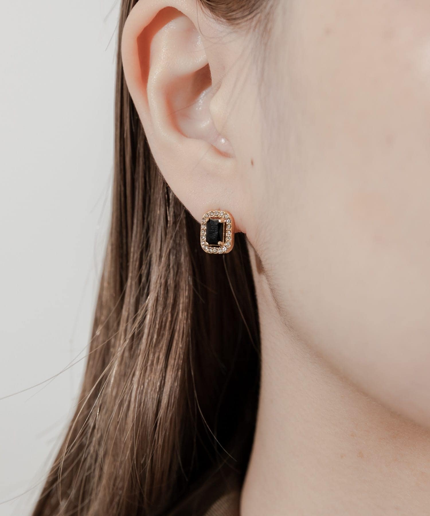 ステンレスビジューミニピアス GLD/BLK -