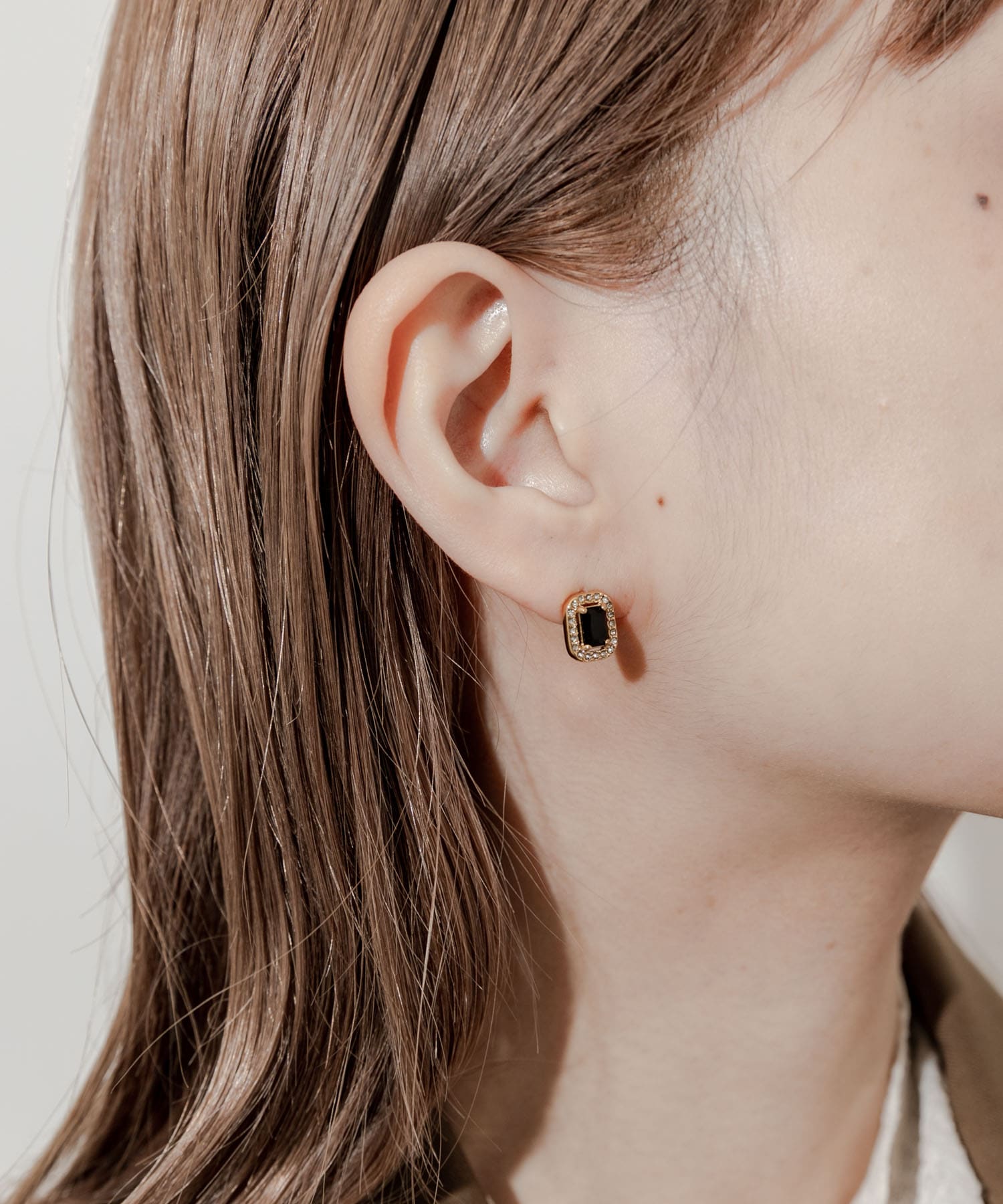 ステンレスビジューミニピアス GLD/BLK -