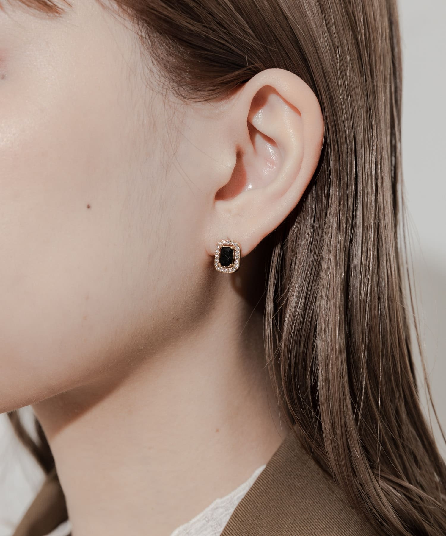 ステンレスビジューミニピアス GLD/BLK -