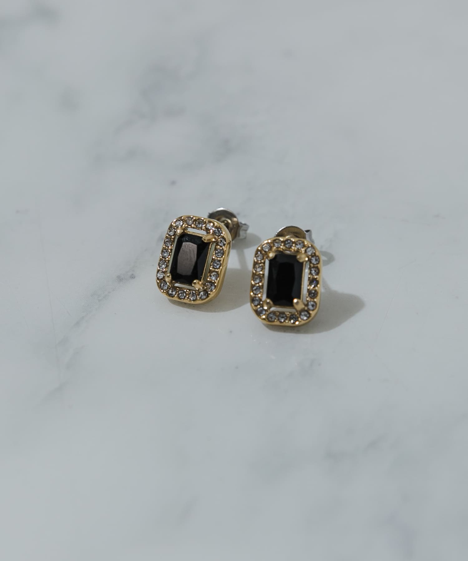 ステンレスビジューミニピアス GLD/BLK -