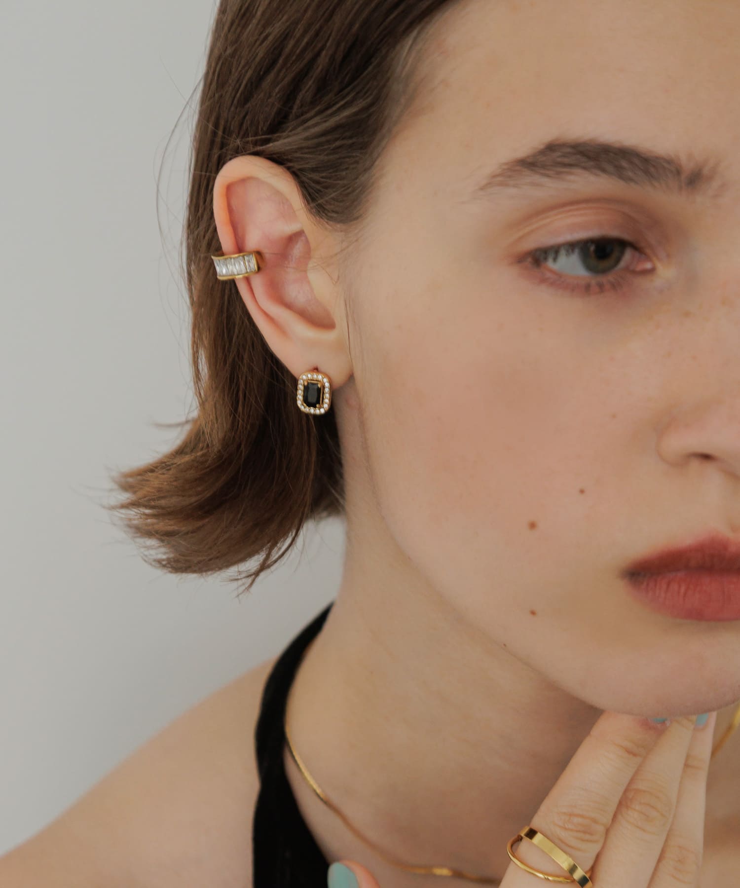 ステンレスビジューミニピアス GLD/BLK -