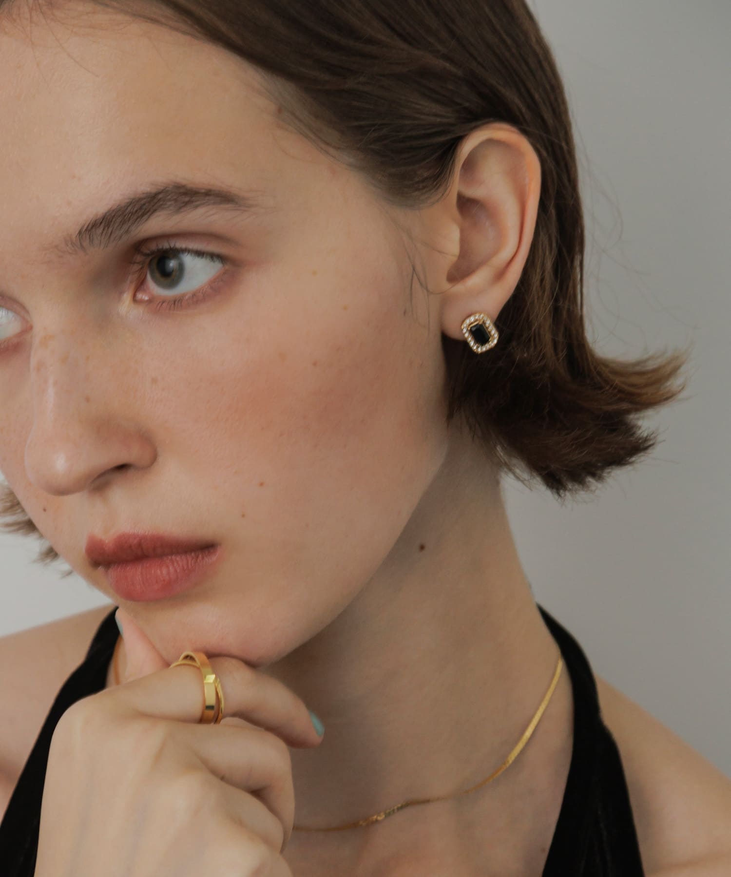 ステンレスビジューミニピアス(- GLD/BLK): アクセサリー｜URBAN