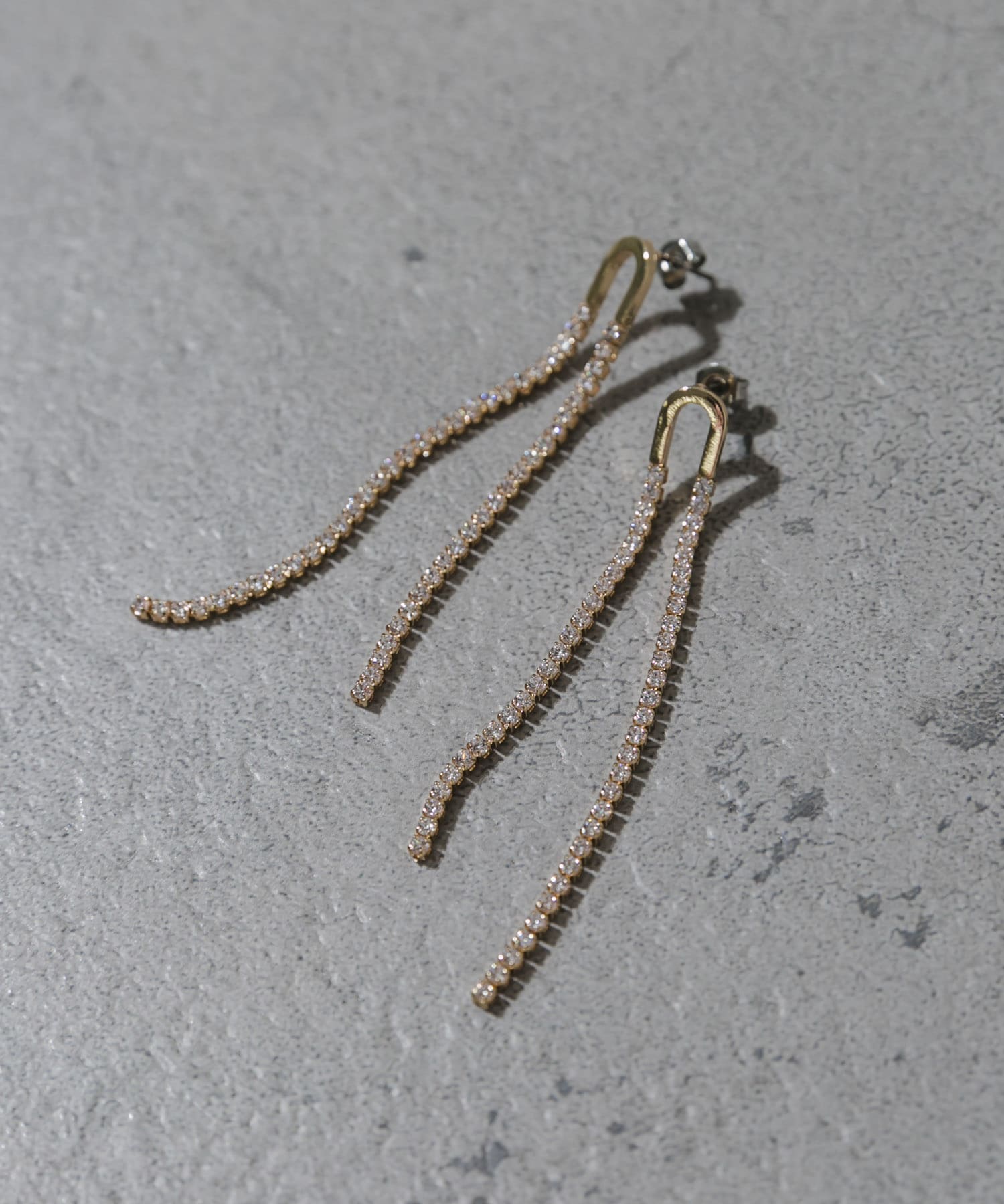 ビジューロングチェーンピアス GLD -