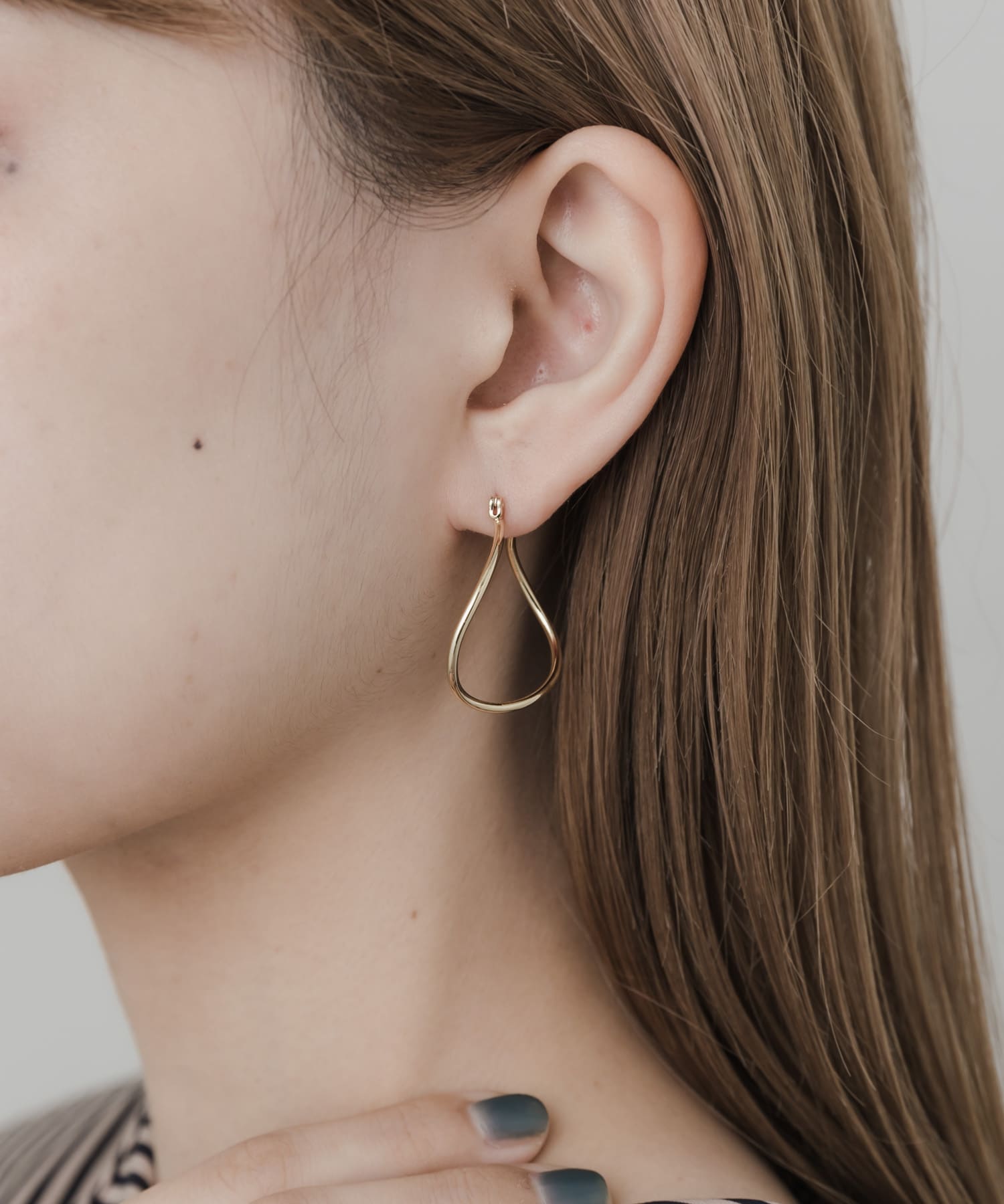 スィンツイストフープピアス GLD -