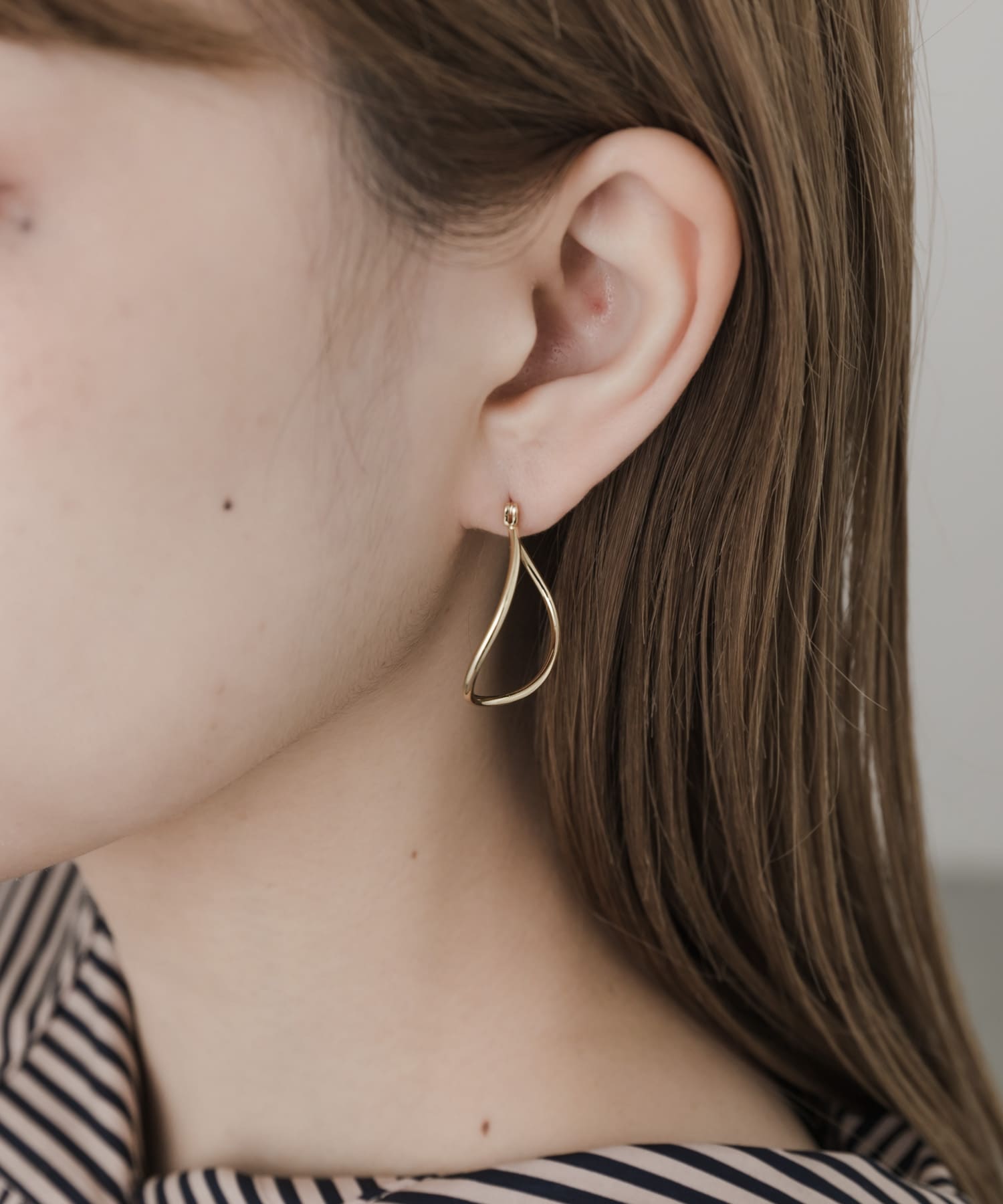 スィンツイストフープピアス GLD -