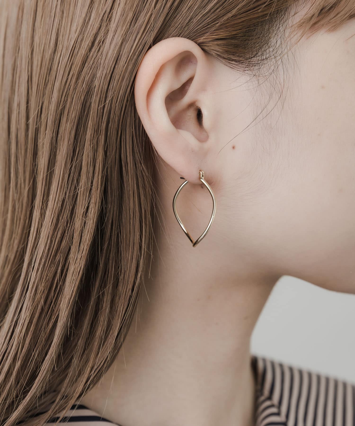 スィンツイストフープピアス GLD -