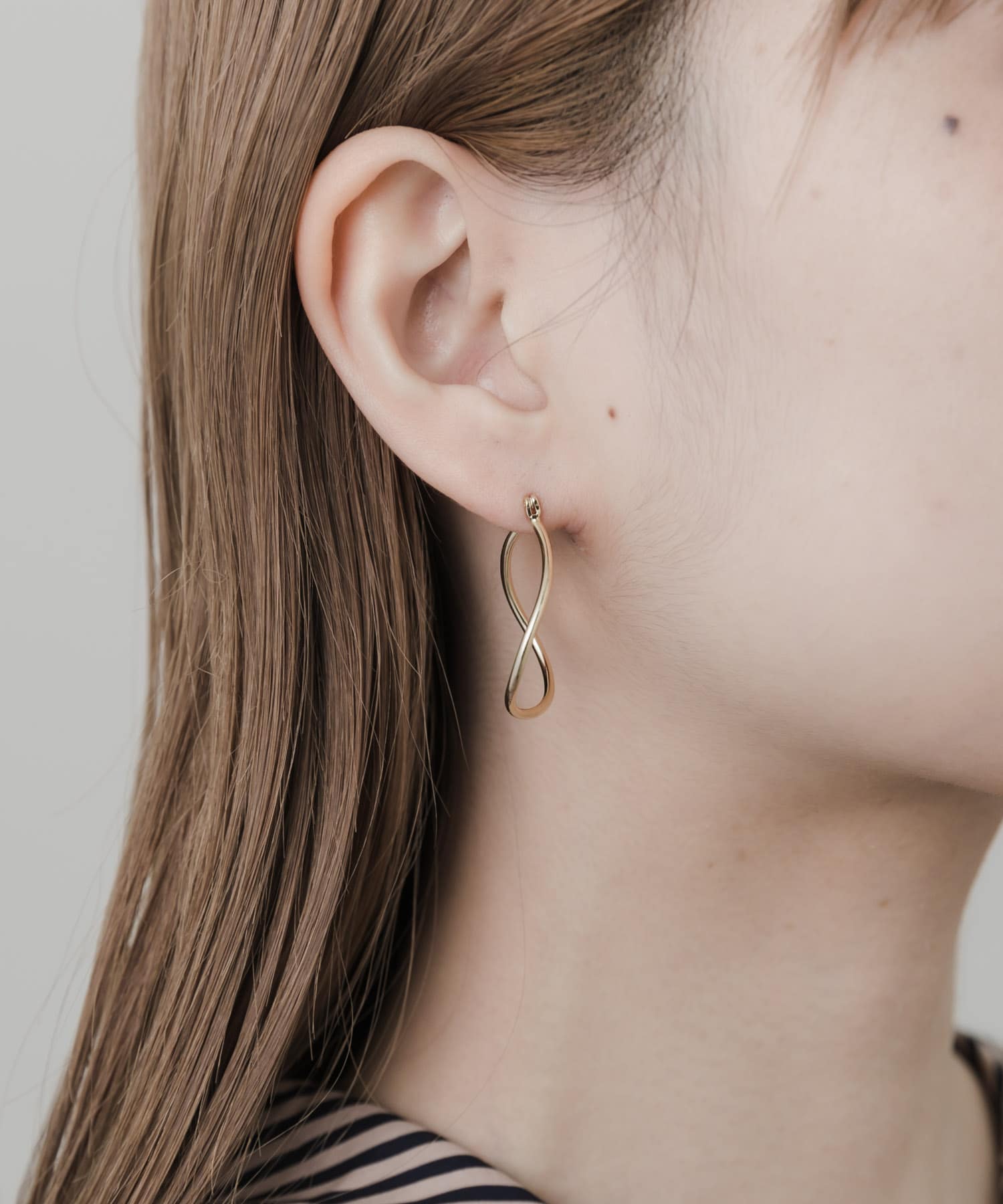 スィンツイストフープピアス GLD -