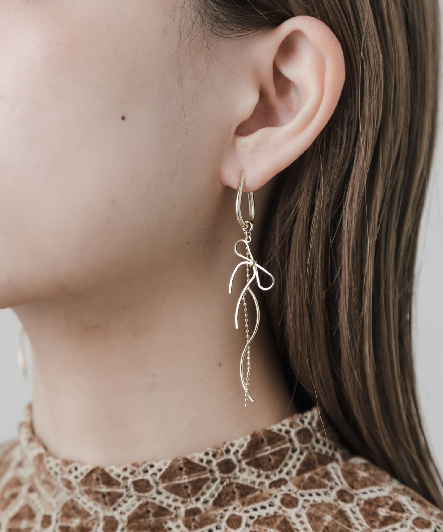 ドロップリボンバーチェーンピアス GLD -