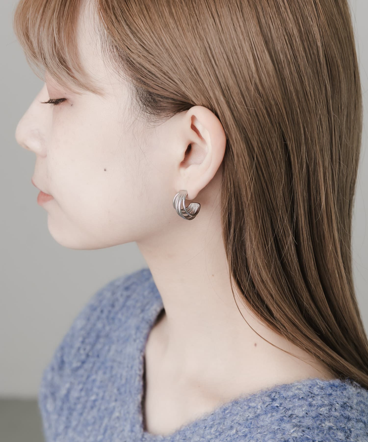 ステンレスメタルラインピアス SLV -