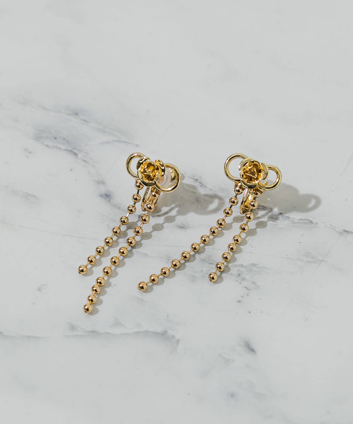 ローズリボンボールチェーンイヤリング GLD -